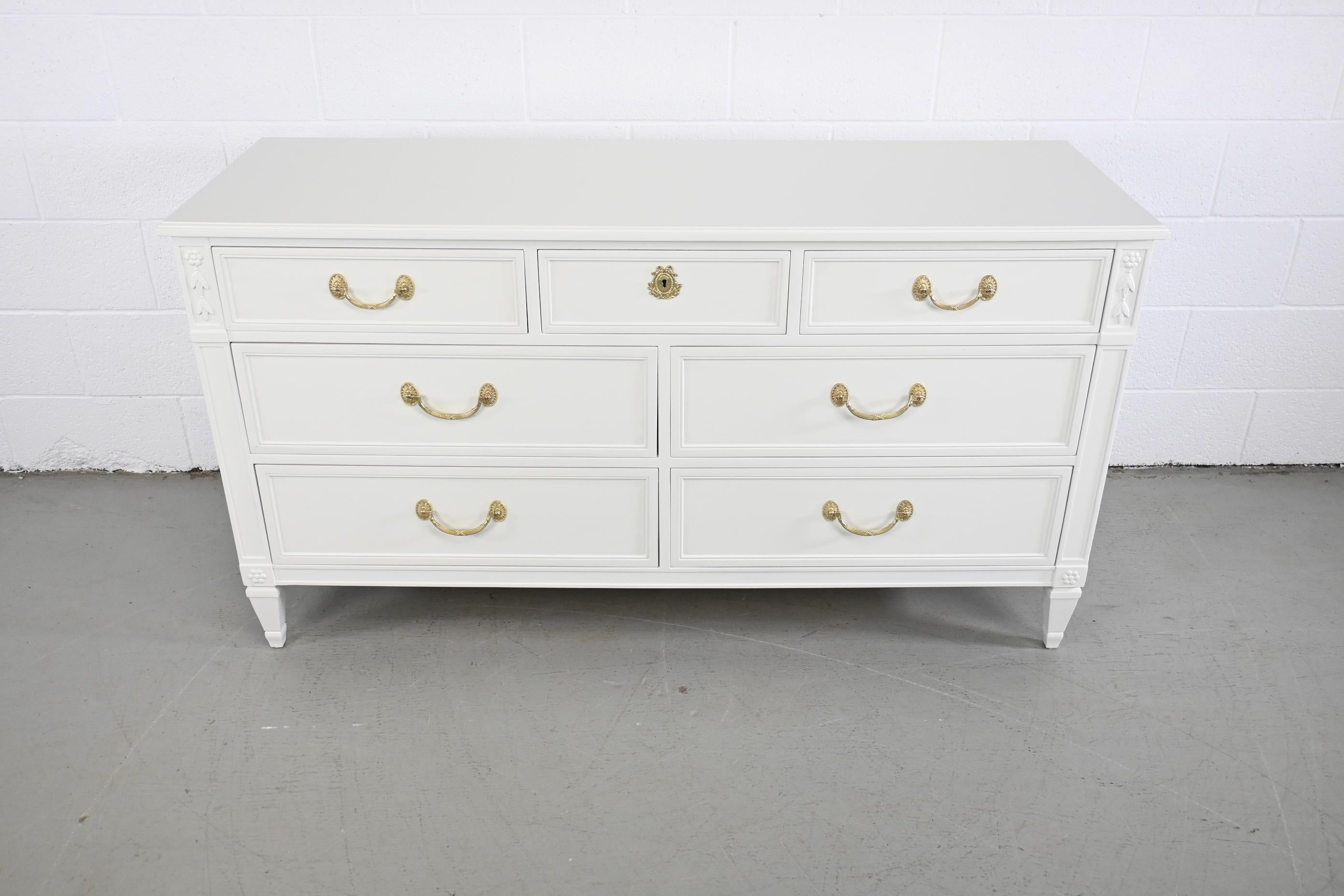 Kindel Furniture Ivory Lacquered French Regency Style Dresser In Excellent Condition In Morgan, UT