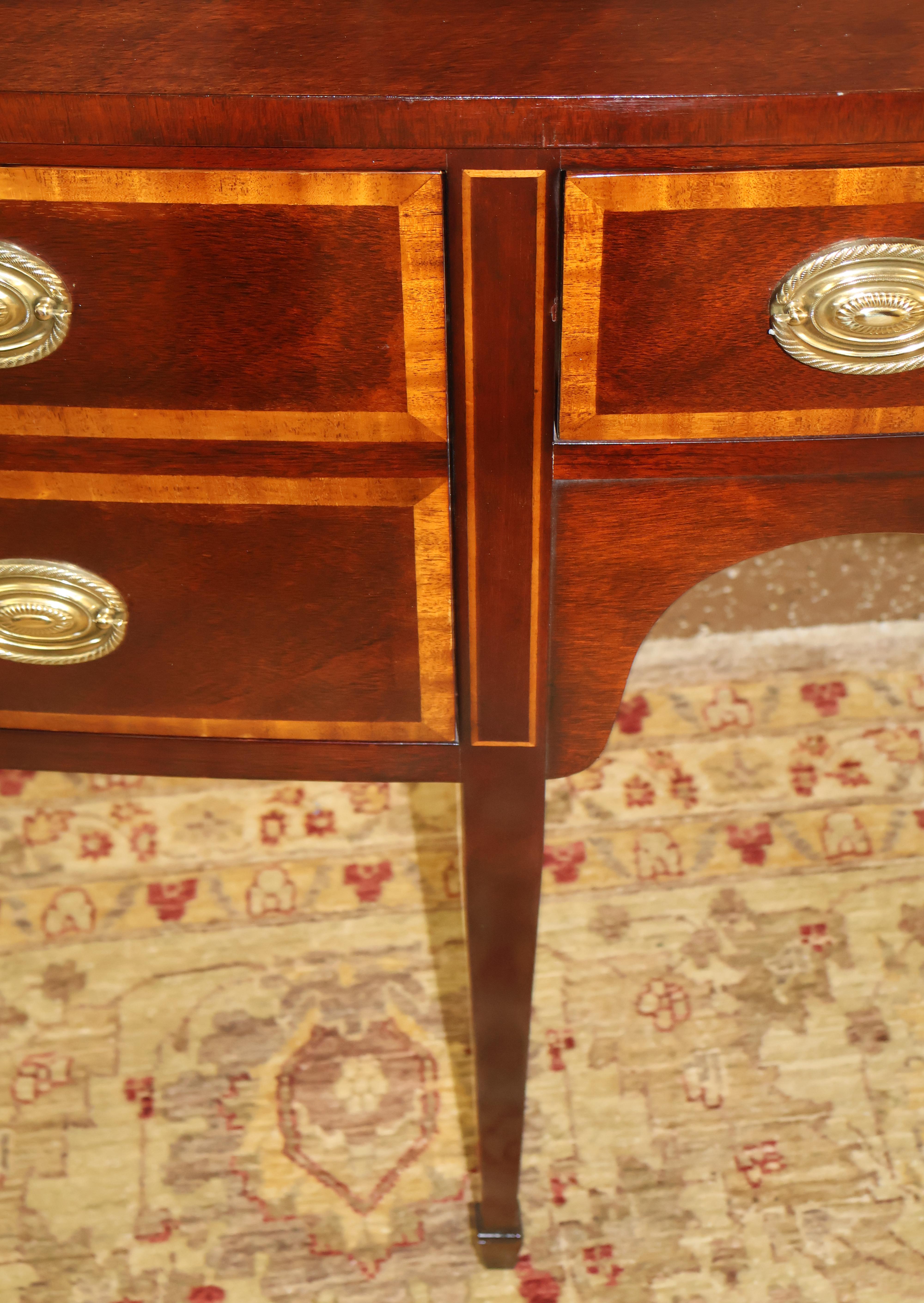 Kindel Furniture Buffet buffet en acajou et bois satiné en vente 6