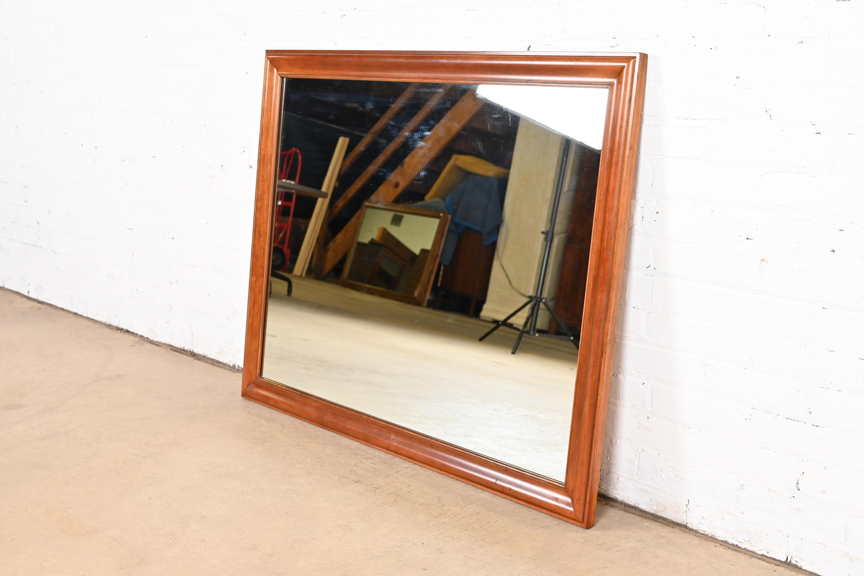 A gorgeous mid-century traditional or Early American style solid fruitwood framed wall mirror

By Kindel Furniture

USA, Circa 1960s

Measures: 44.5