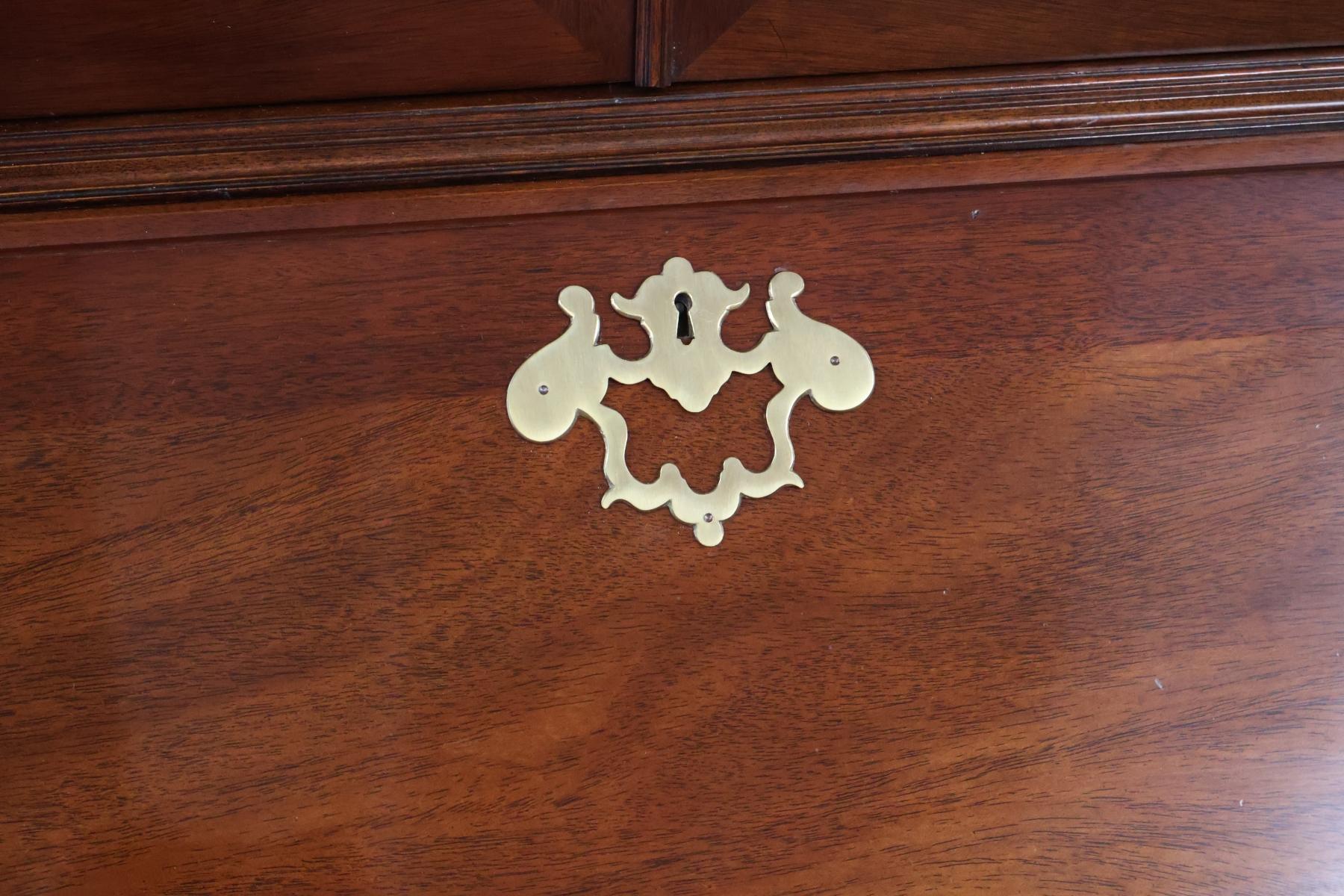 Kindel Furniture National Trust Collection'S Scrivania in mogano intagliato in vendita 9