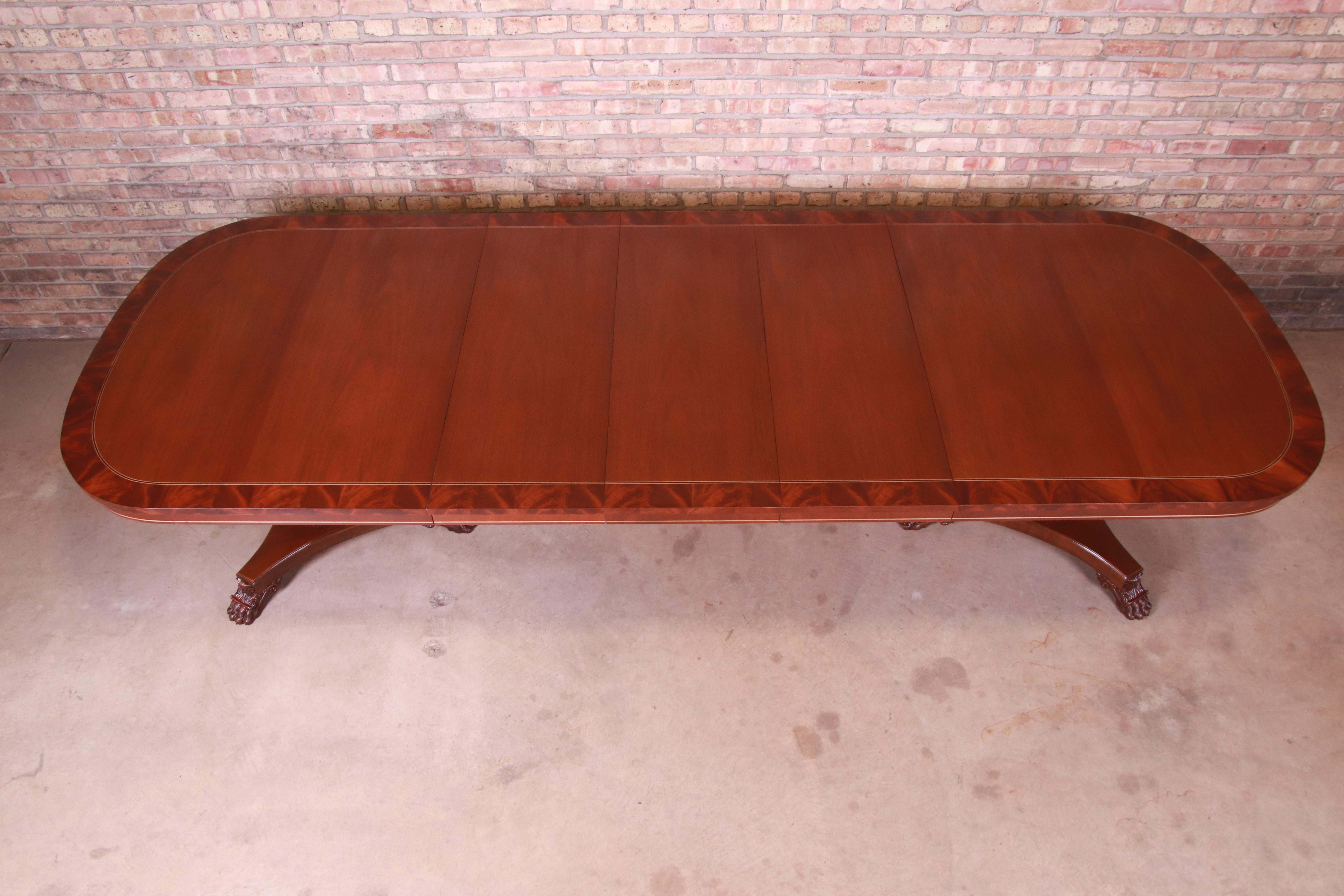 Kindel Furniture Neoclassical Banded Mahogany Extension Dining Table, Restored In Good Condition For Sale In South Bend, IN