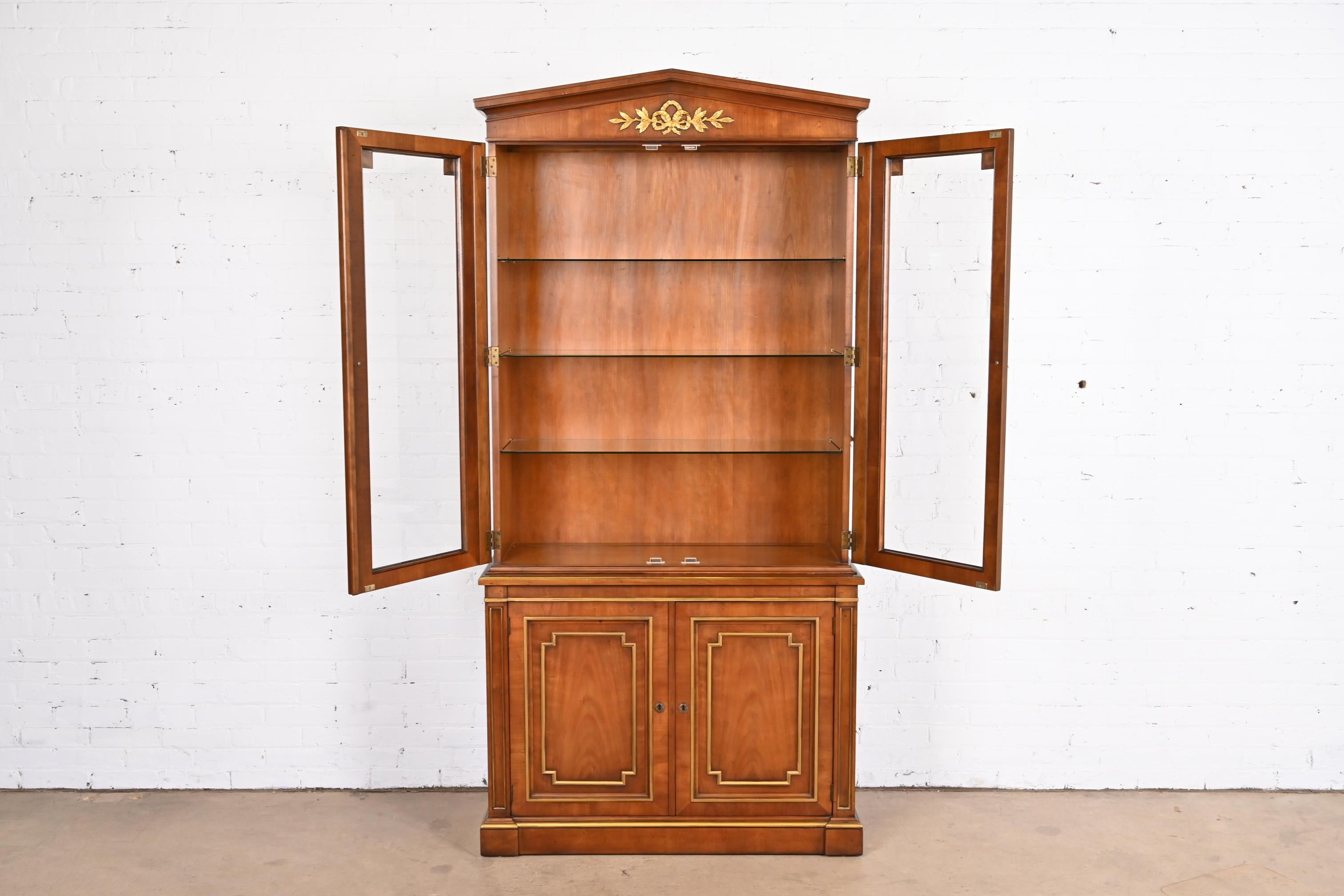 Kindel Furniture Neoclassical Cherry and Gold Gilt Breakfront Bookcase Cabinet For Sale 2