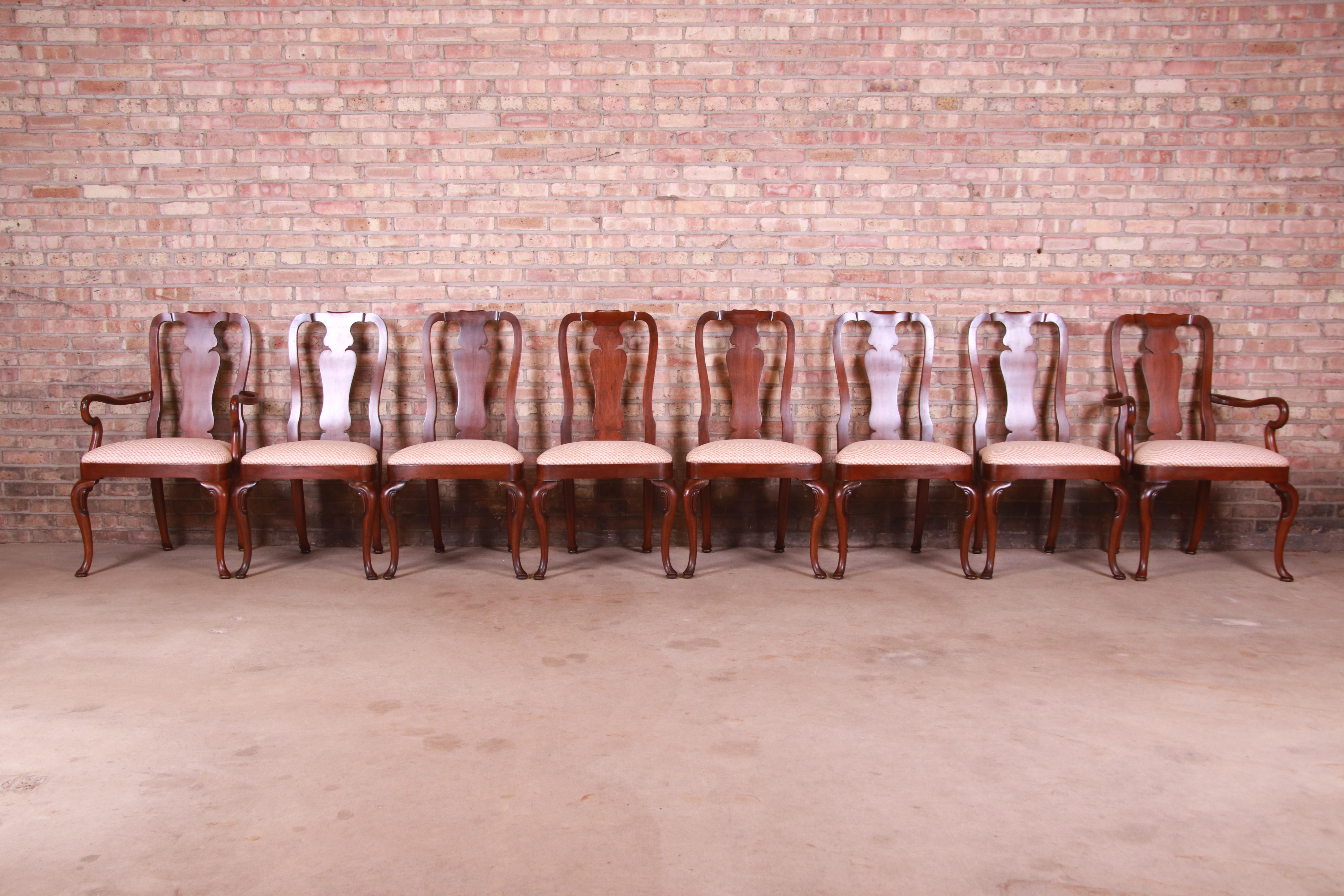 Kindel Furniture Queen Anne Mahogany Dining Chairs, Set of Eight In Good Condition In South Bend, IN