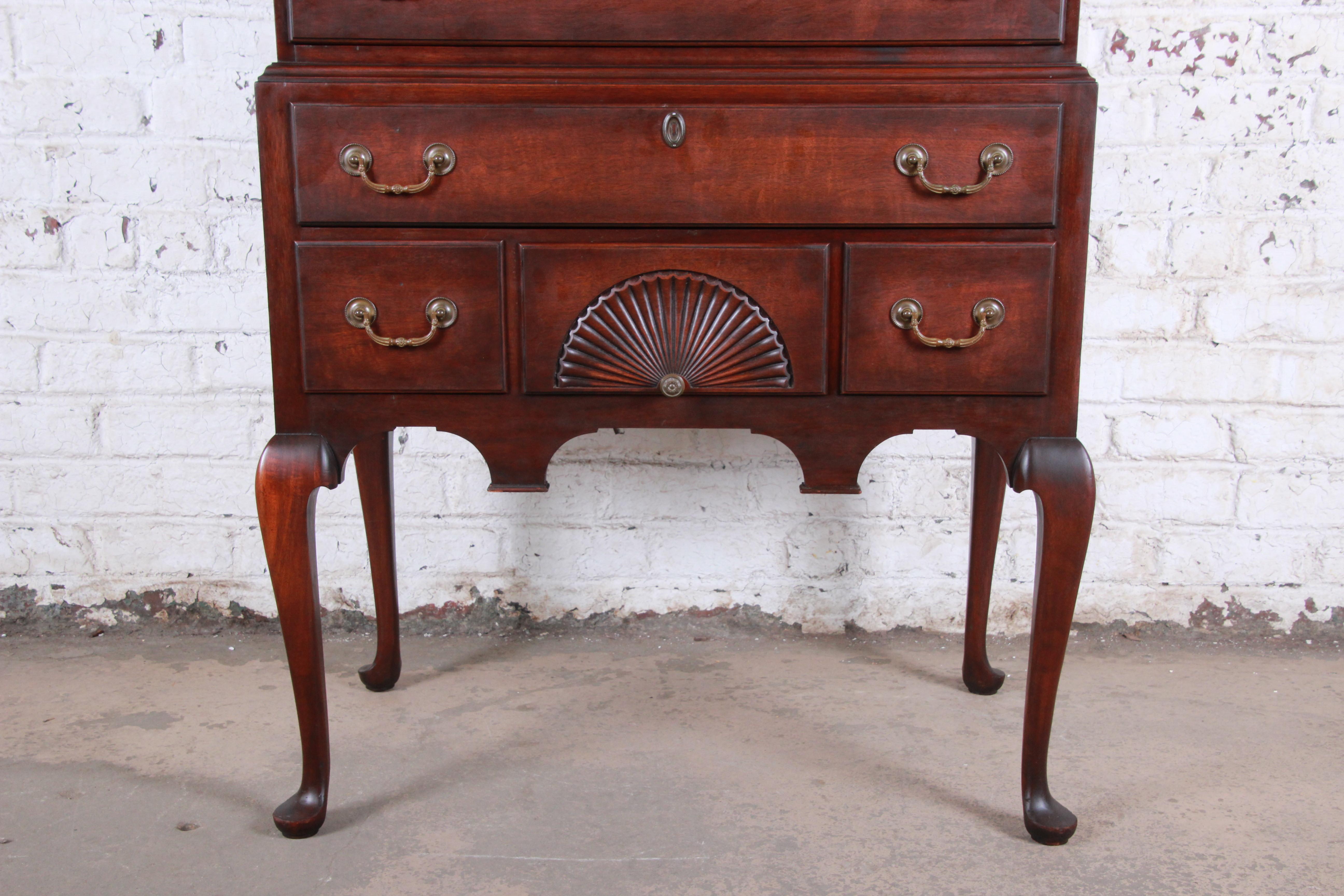 Kindel Furniture Queen Anne Mahogany Eleven-Drawer Highboy Dresser Chest In Good Condition In South Bend, IN