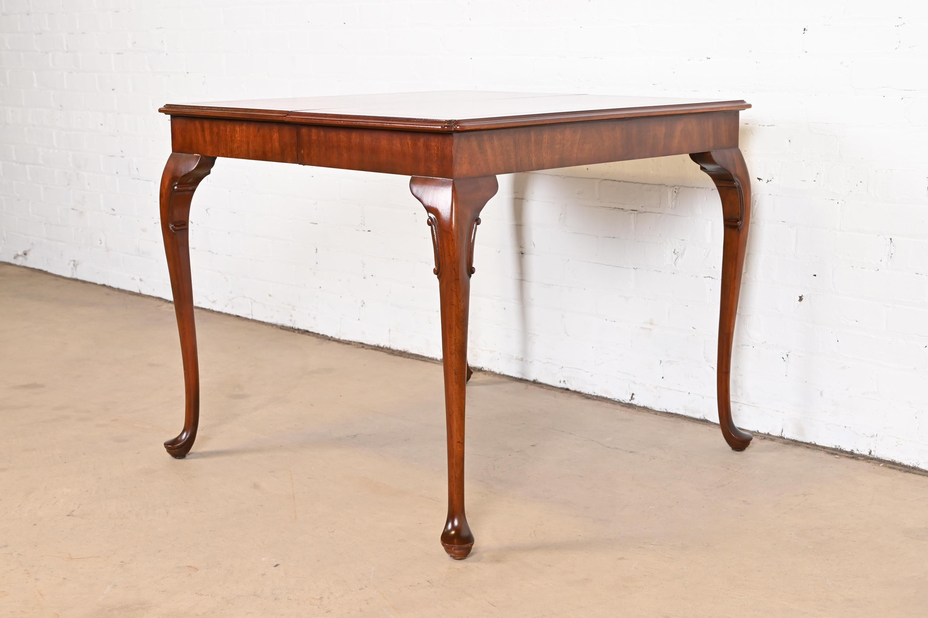 A gorgeous Queen Anne style petite extension dining table or game table

By Kindel Furniture

USA, circa 1980s

Beautiful book-matched mahogany top, with carved solid mahogany cabriole legs.

Measures: 34