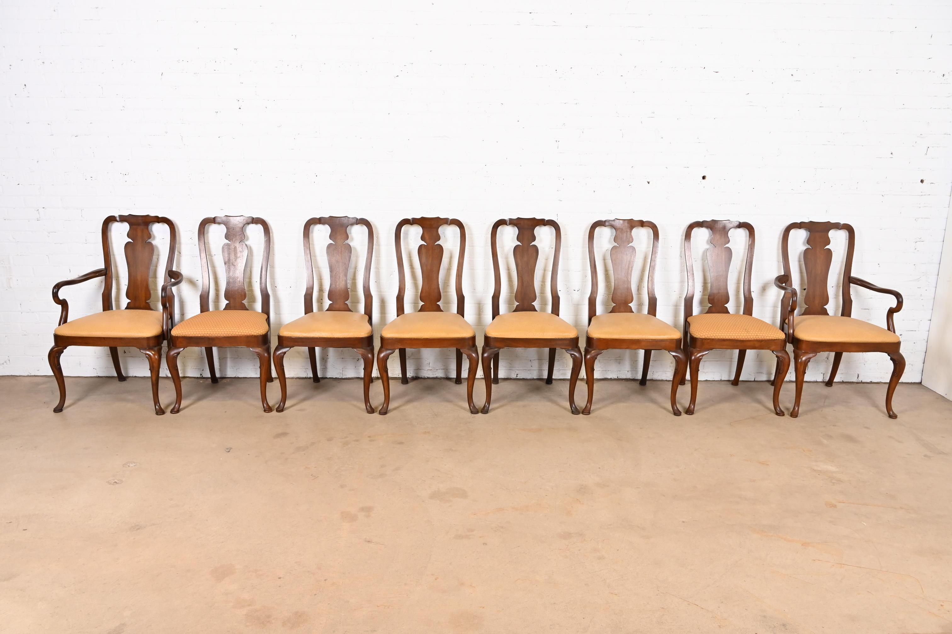 Kindel Furniture Queen Anne Solid Mahogany Dining Chairs, Set of Eight In Good Condition For Sale In South Bend, IN
