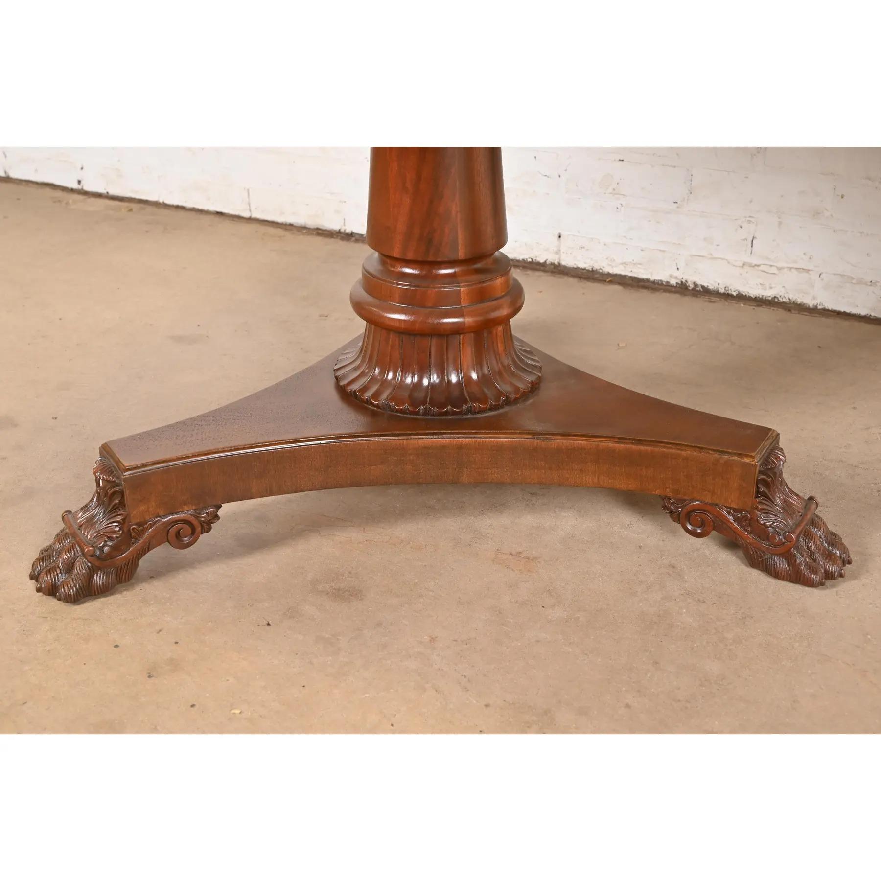 Kindel Furniture Regency Banded Mahagoni-Esstisch, neu lackiert im Angebot 7