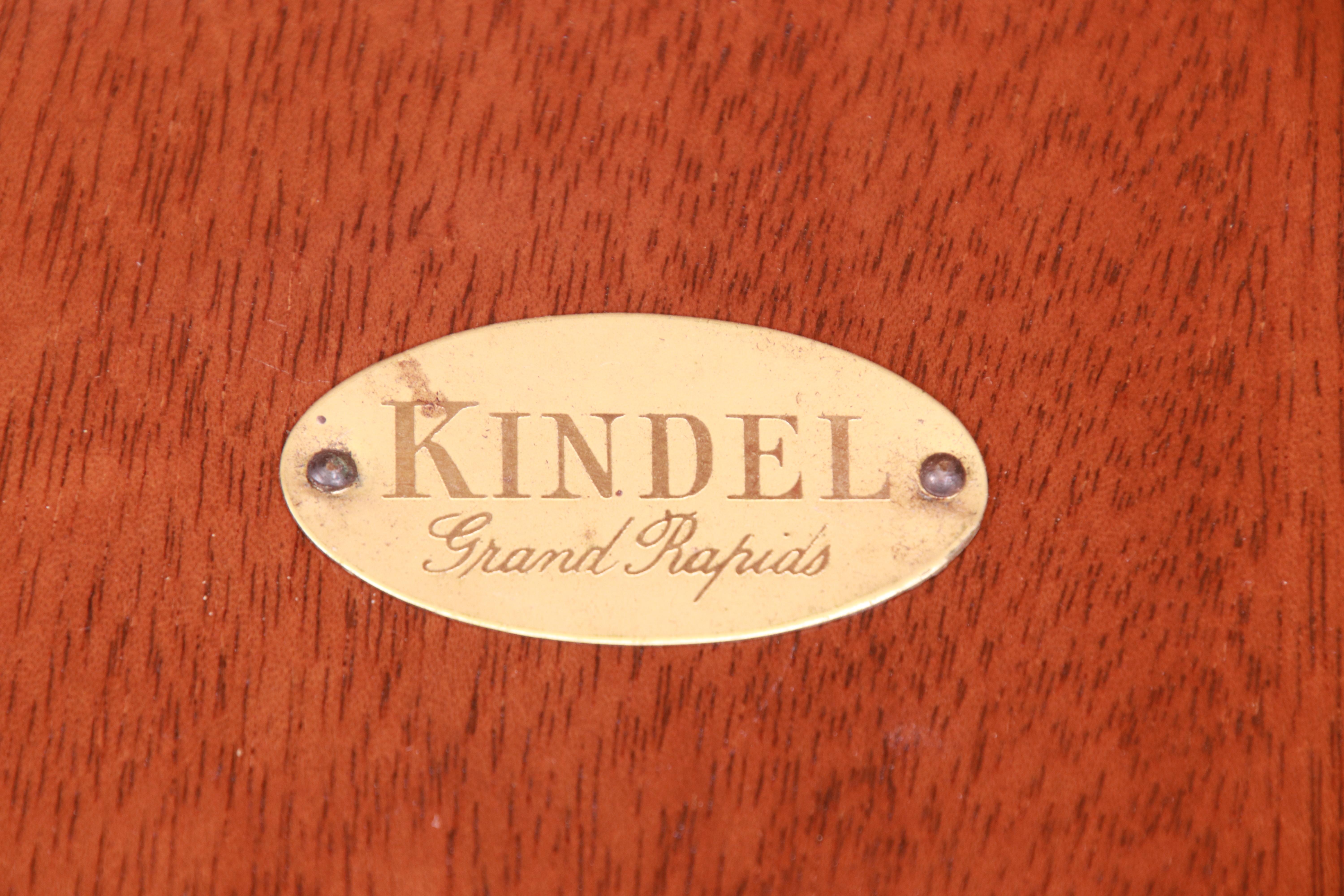 Kindel Furniture Regency Banded Mahogany Pedestal Coffee Table, Newly Refinished 5