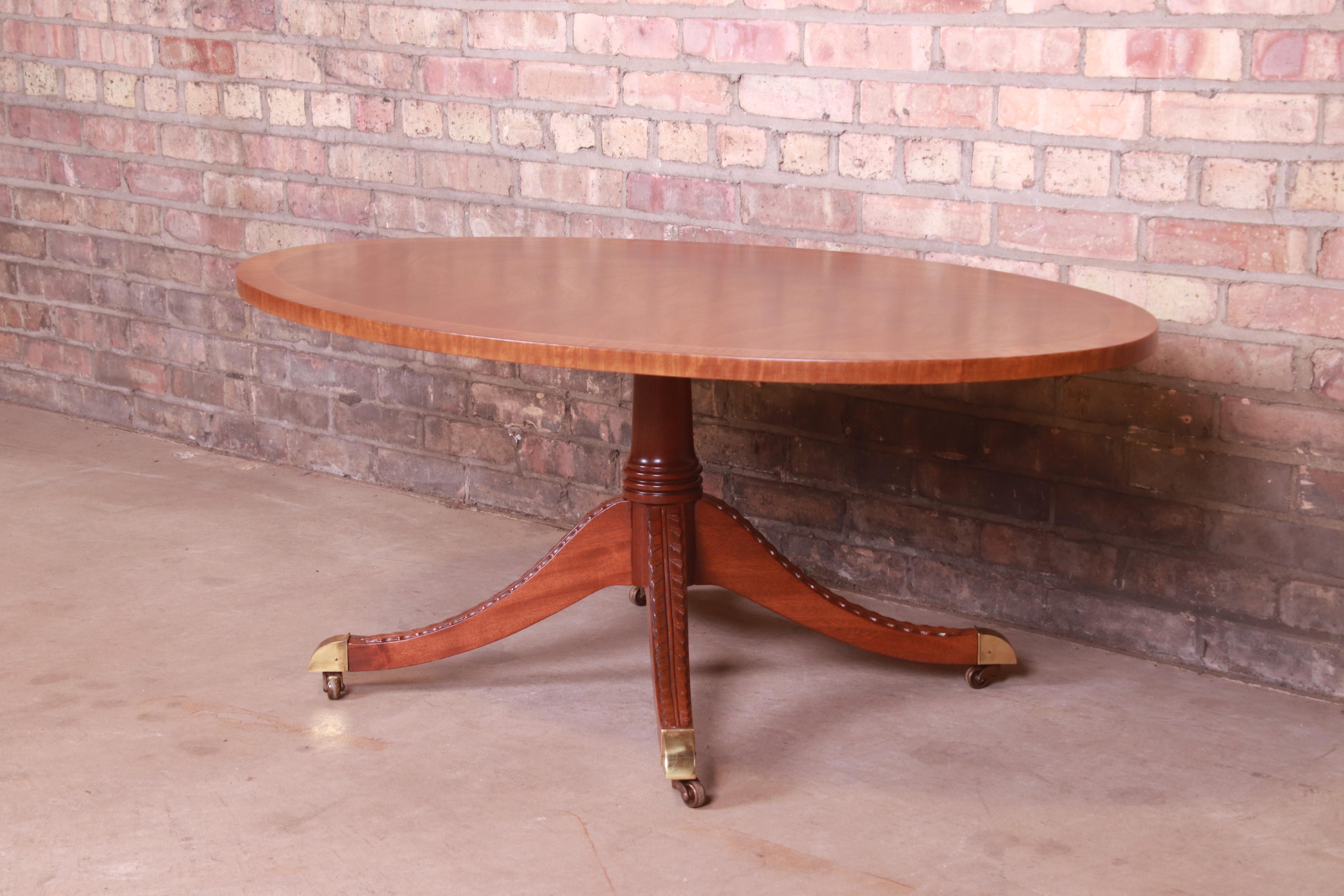 Kindel Furniture Regency Banded Mahogany Pedestal Coffee Table, Newly Refinished In Good Condition In South Bend, IN