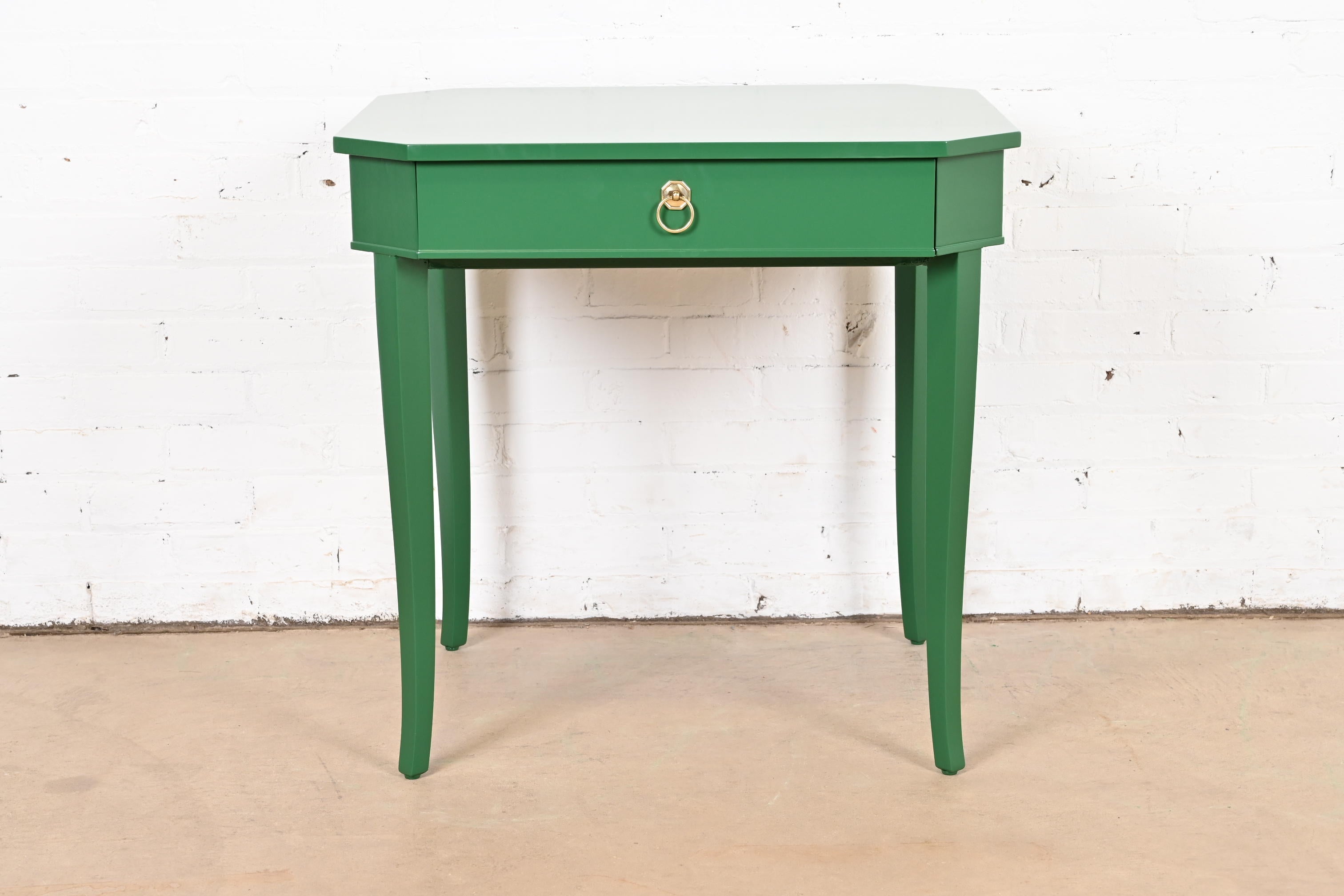 A gorgeous Regency style tea table, nightstand, or occasional side table

By Kindel Furniture

USA, Late 20th Century

Green lacquered mahogany, with original brass hardware.

Measures: 28