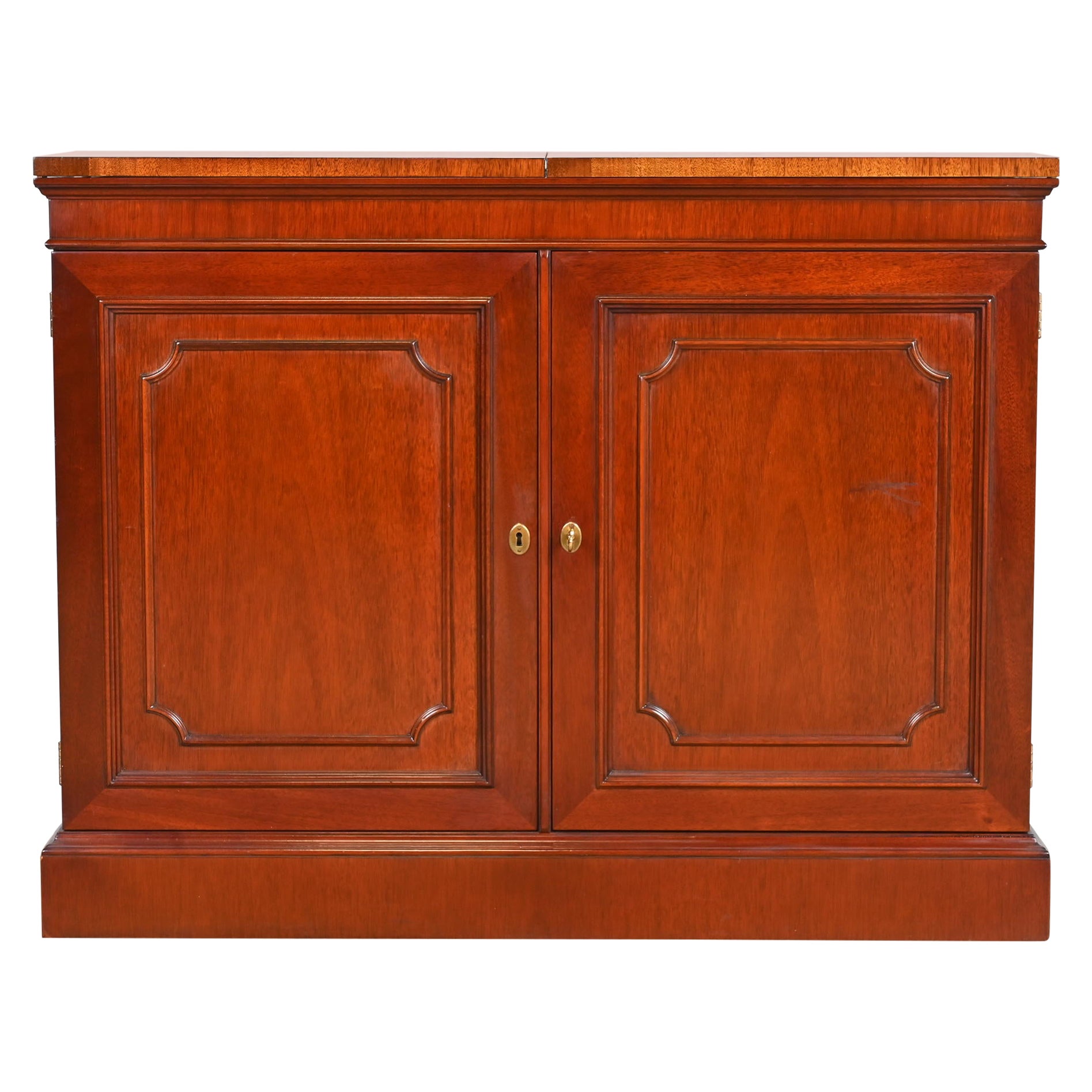 Kindel Furniture Regency Mahagoni Flip Top Rolling Barschrank