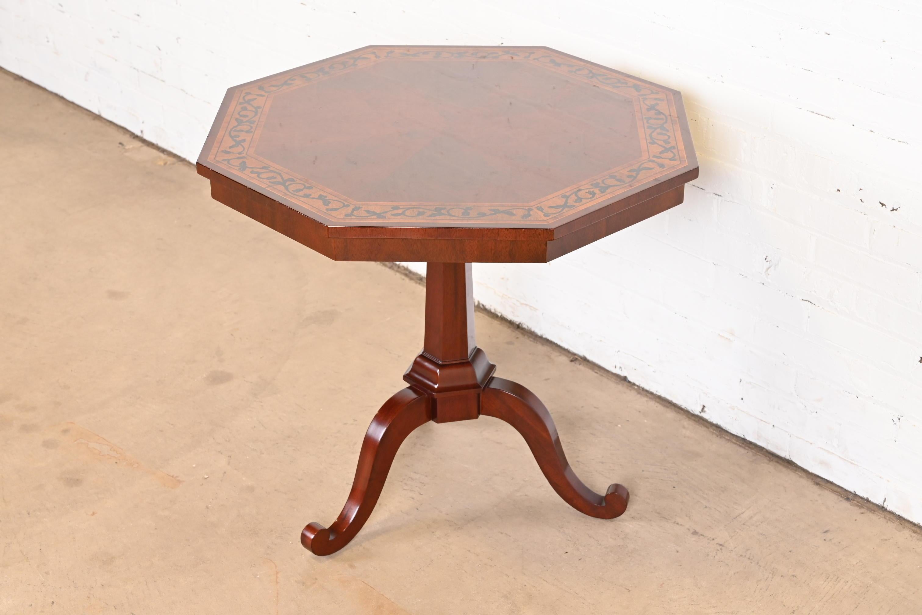 Kindel Furniture Regency Mahogany Inlaid Marquetry Pedestal Tea Table In Good Condition For Sale In South Bend, IN