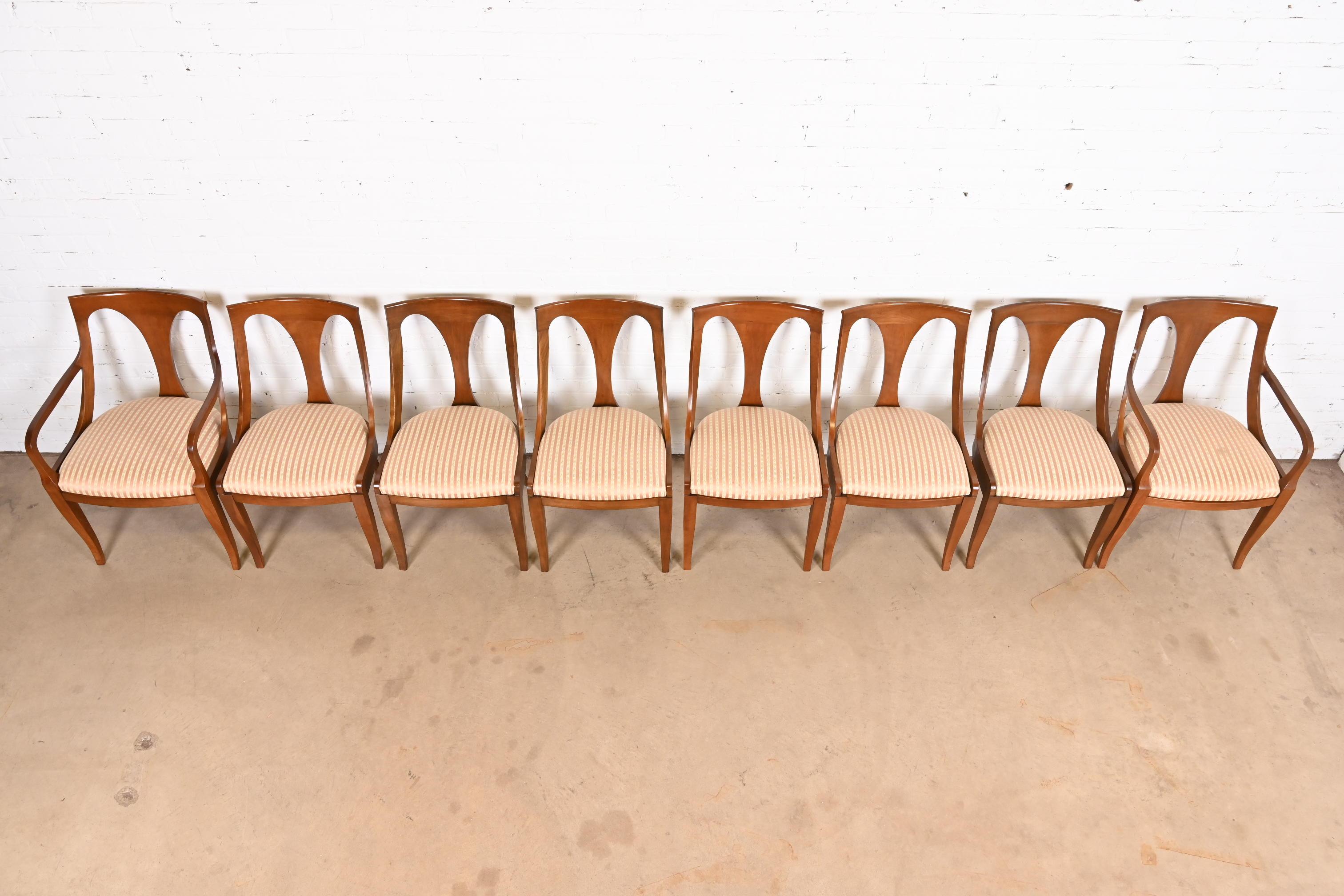 Kindel Furniture ensemble de huit chaises de salle à manger Regency en cerisier massif en vente 2