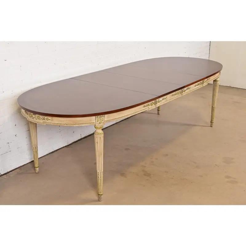 Mesa de Comedor Extensible Estilo Regencia Francesa Kindel Furniture, Circa 1960s en Bueno estado para la venta en South Bend, IN