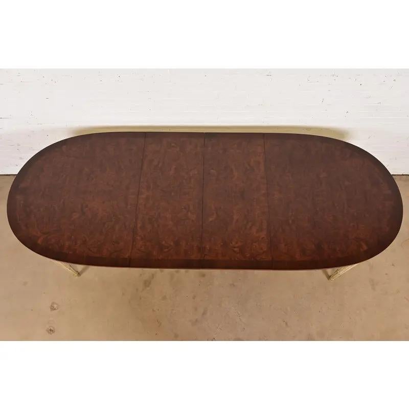 Mesa de Comedor Extensible Estilo Regencia Francesa Kindel Furniture, Circa 1960s mediados del siglo XX en venta