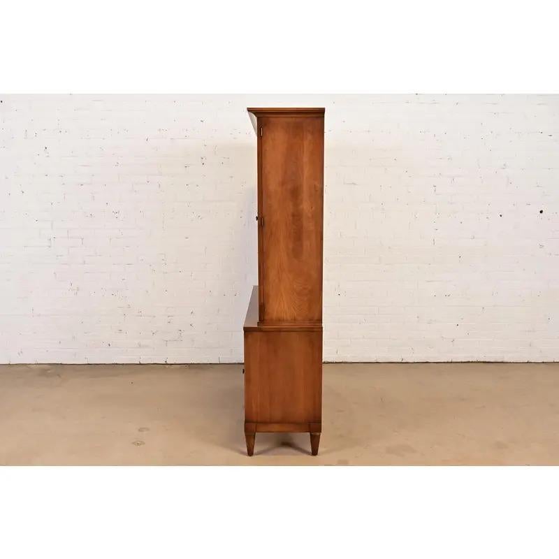 Mobile libreria in stile Regency francese Luigi XVI di Kindel Furniture, CIRCA 1960 in vendita 5