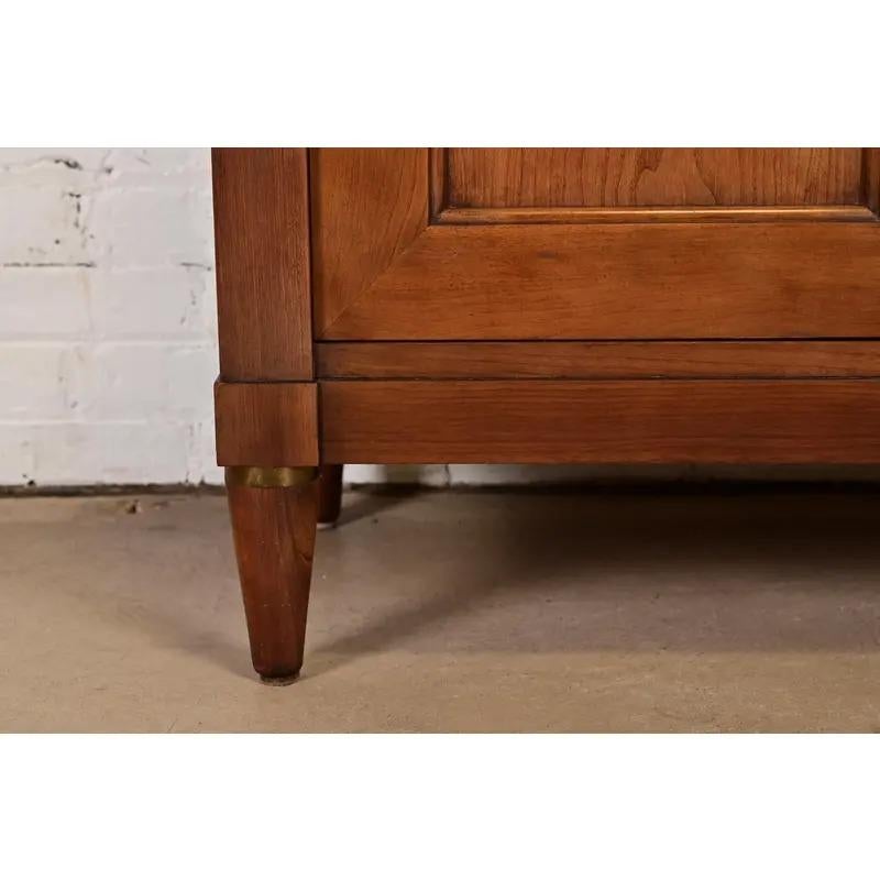 Mobile libreria in stile Regency francese Luigi XVI di Kindel Furniture, CIRCA 1960 in vendita 3