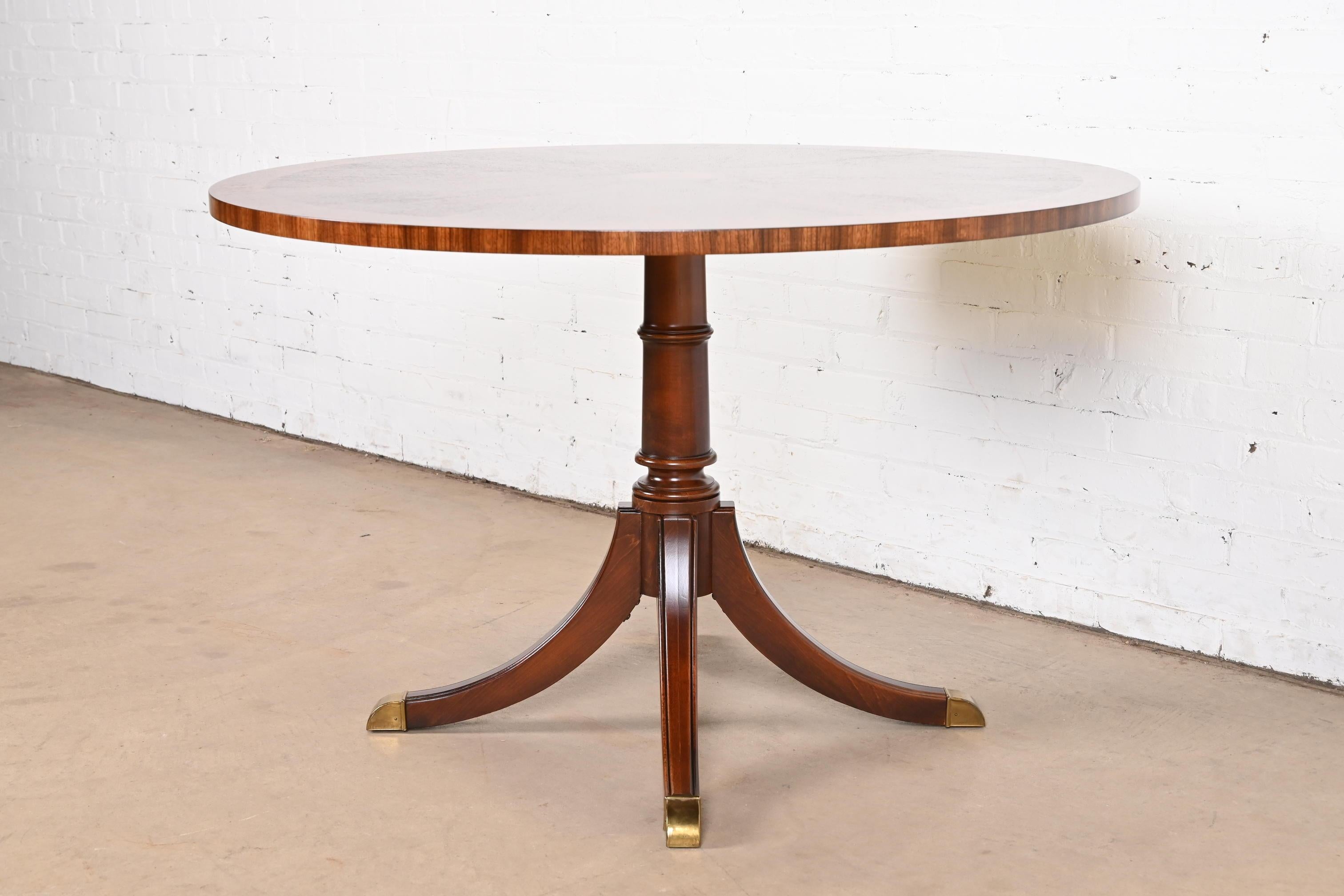 Late 20th Century Kindel Furniture Style Georgian Banded Mahogany Pedestal Dining Table