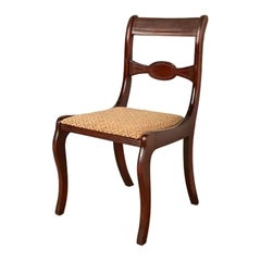 Chaise d'appoint ou de salle à manger en acajou sculpté, style Régence, de la marque Kindel Furniture, années 1940