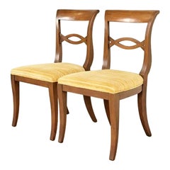 Sillas auxiliares o de comedor de nogal tallado estilo Regency de Kindel Furniture, juego de dos