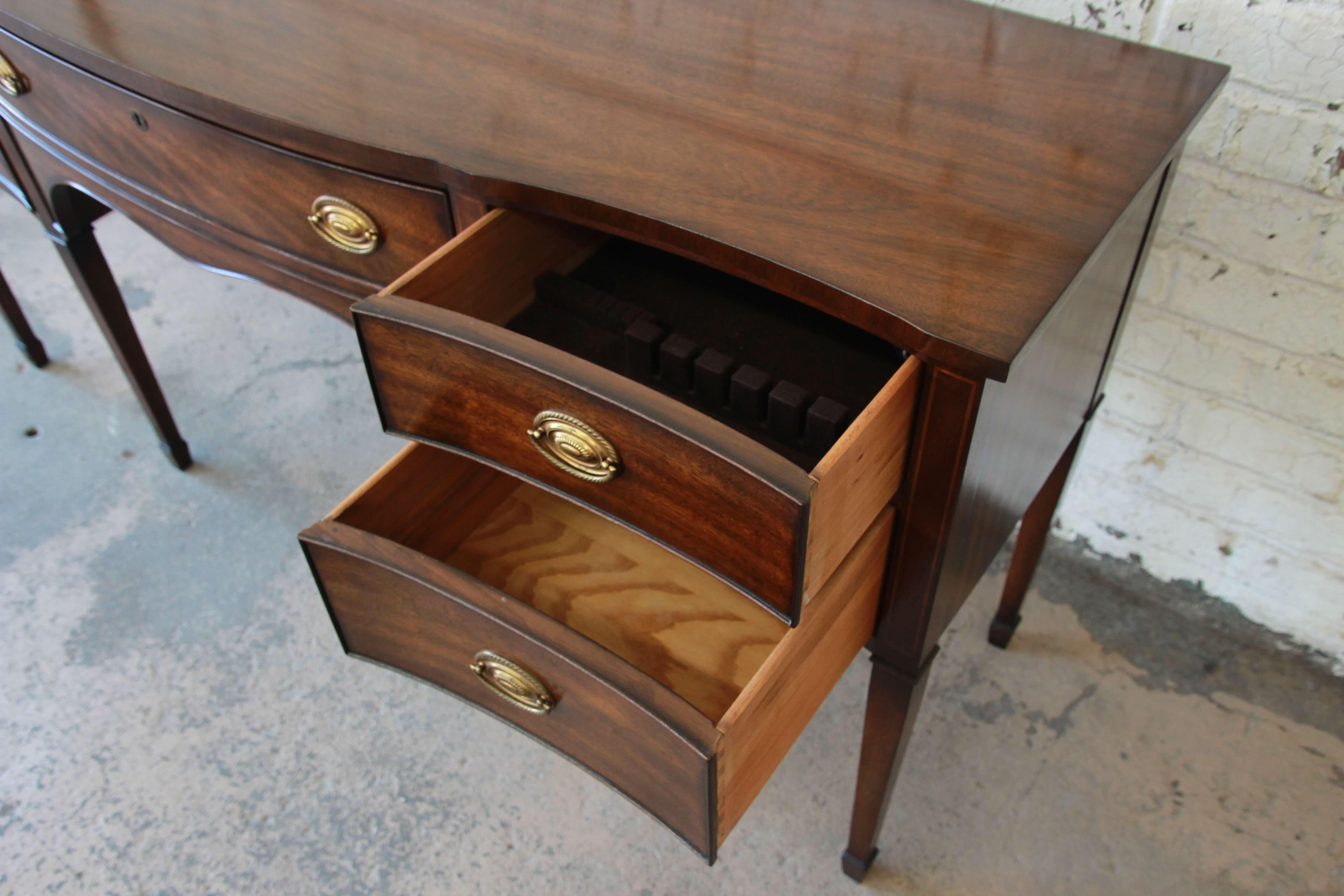 Kindel Furniture Windermere Hepplewhite Style Mahogany Sideboard Credenza In Good Condition In South Bend, IN