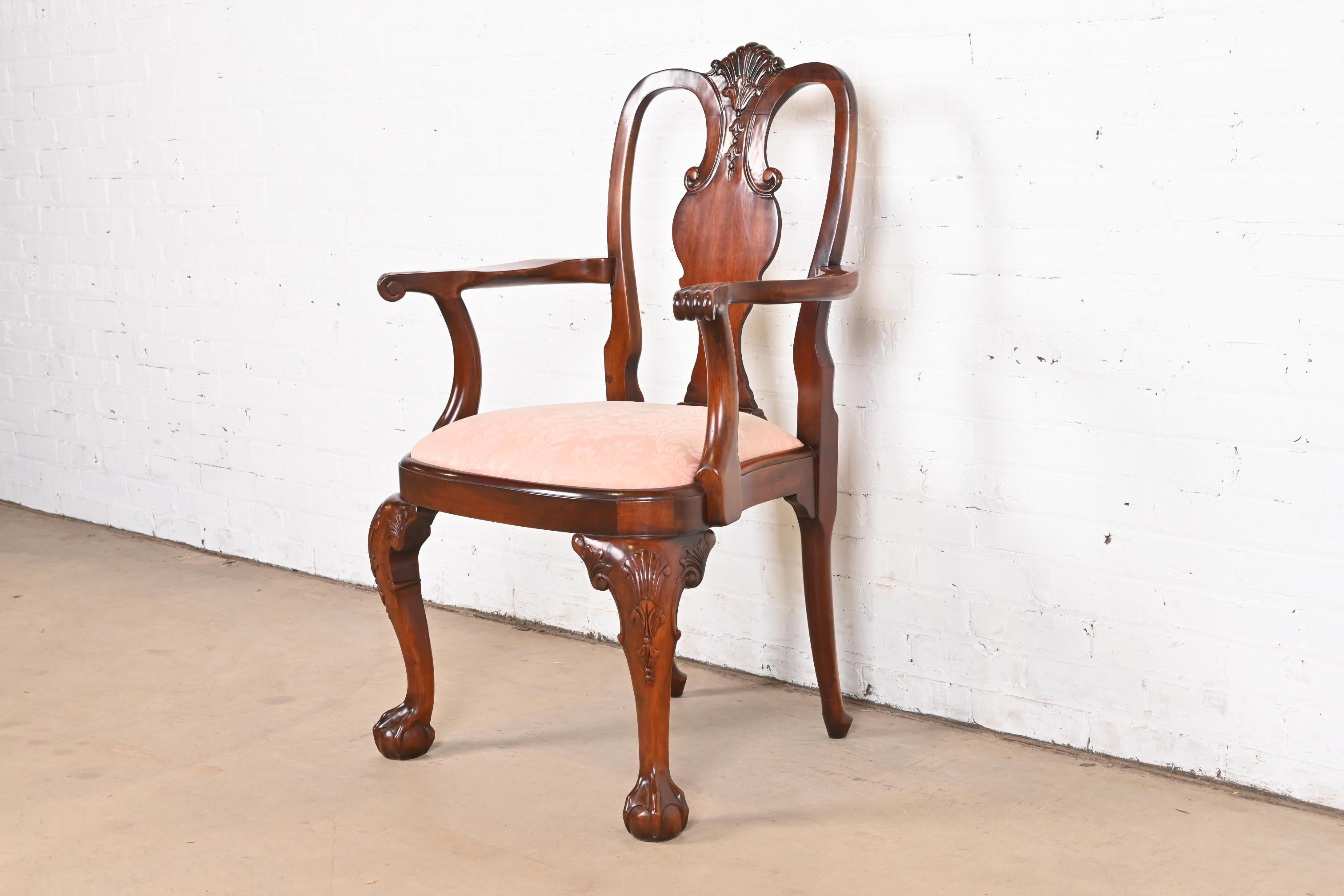Chaises de salle à manger géorgiennes sculptées de la collection Winterthur de Kindel Furniture en vente 11