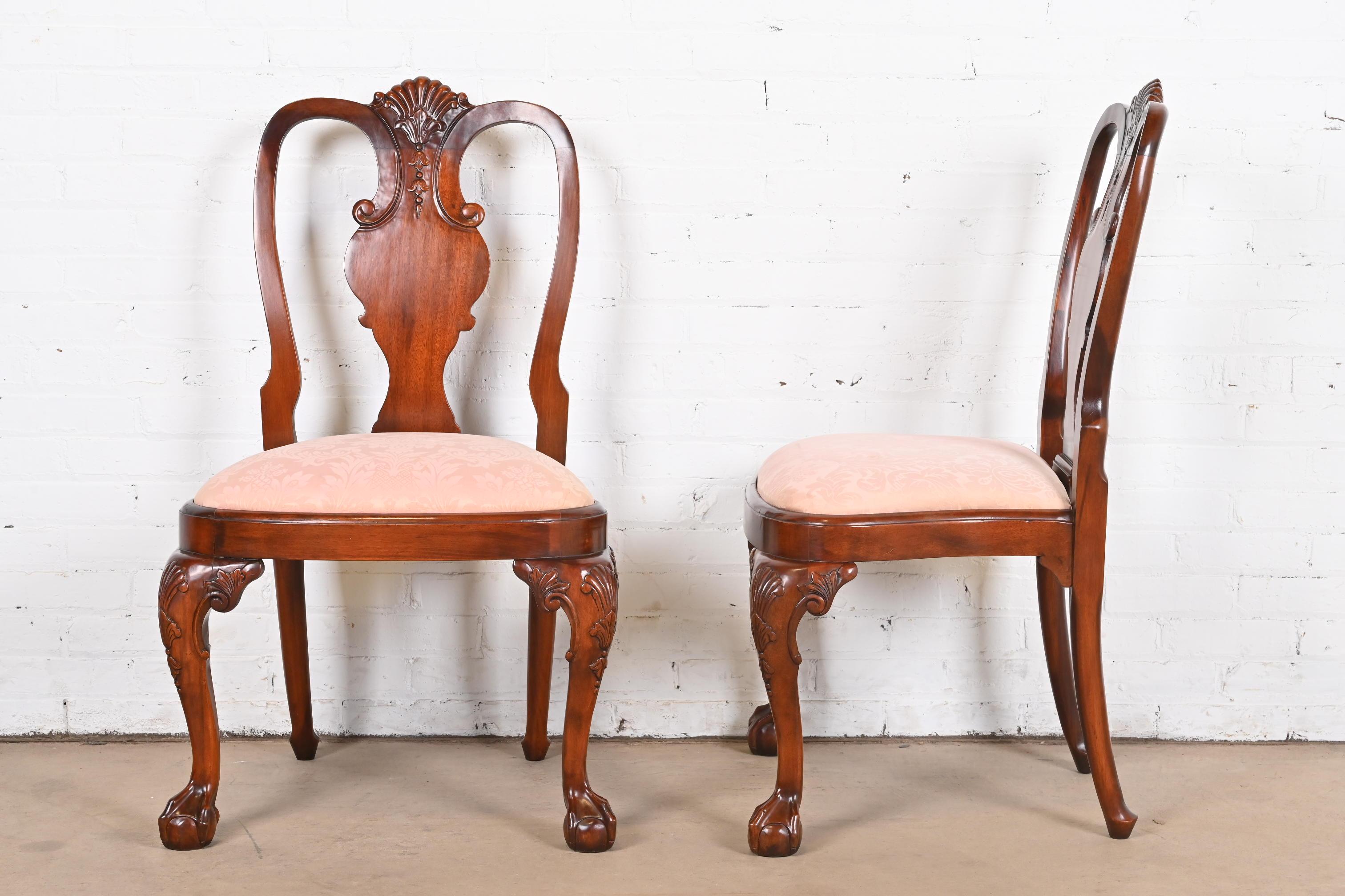 Chaises de salle à manger géorgiennes sculptées de la collection Winterthur de Kindel Furniture en vente 2