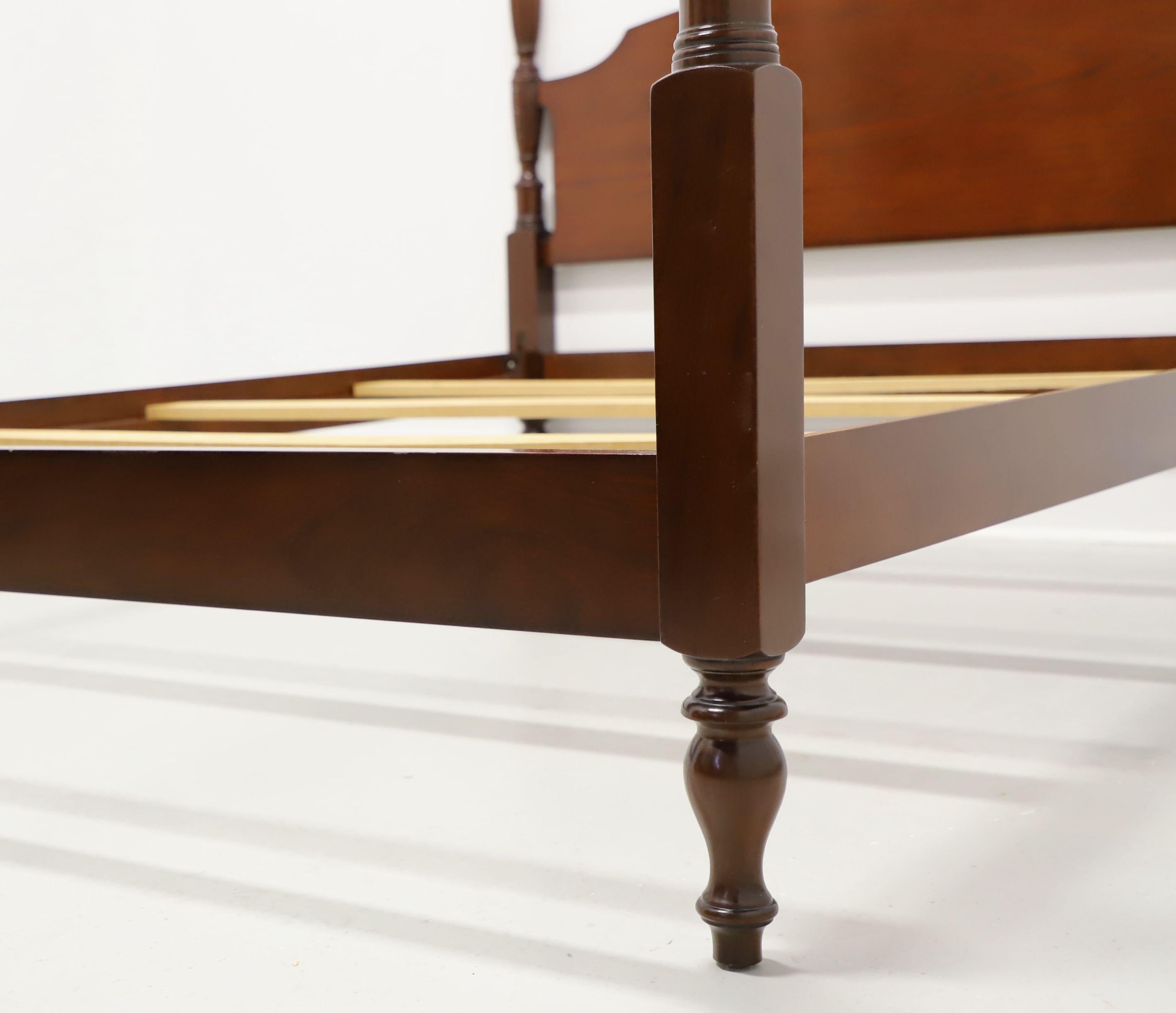 XX secolo Letto a baldacchino KINDEL Legacy Mahogany Chippendale Queen Size