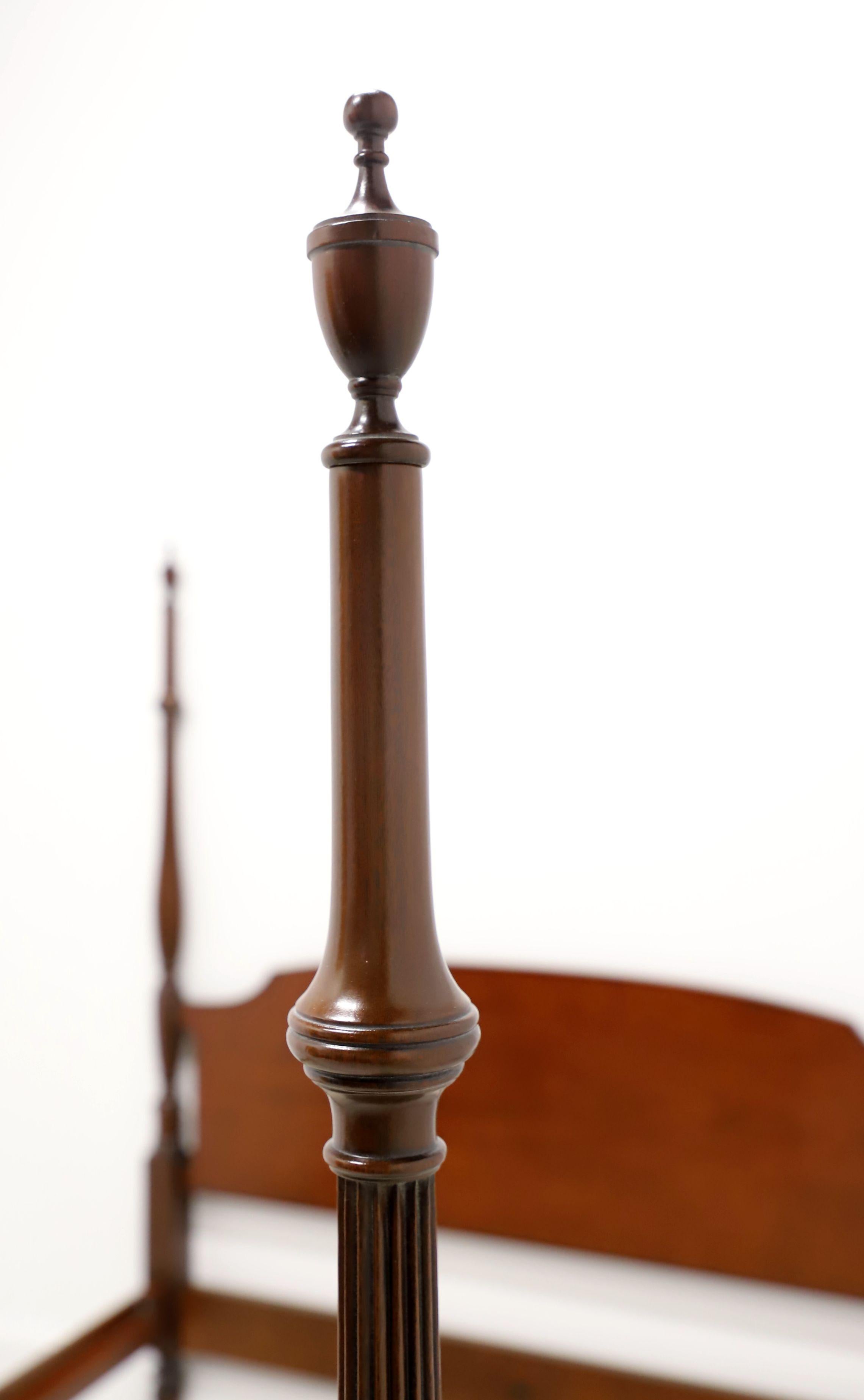 Legno Letto a baldacchino KINDEL Legacy Mahogany Chippendale Queen Size