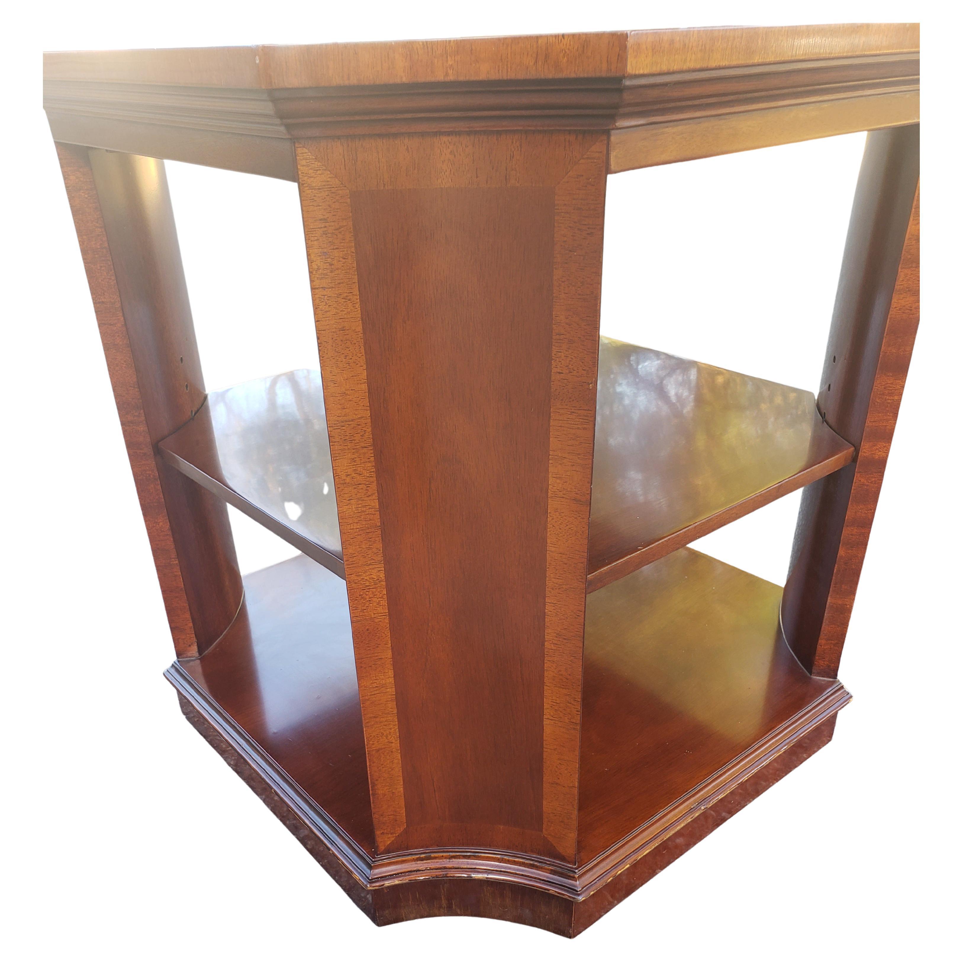 Kindel Mahogany Bookmatched Banded Top Side Table Occasional Table In Good Condition For Sale In Germantown, MD