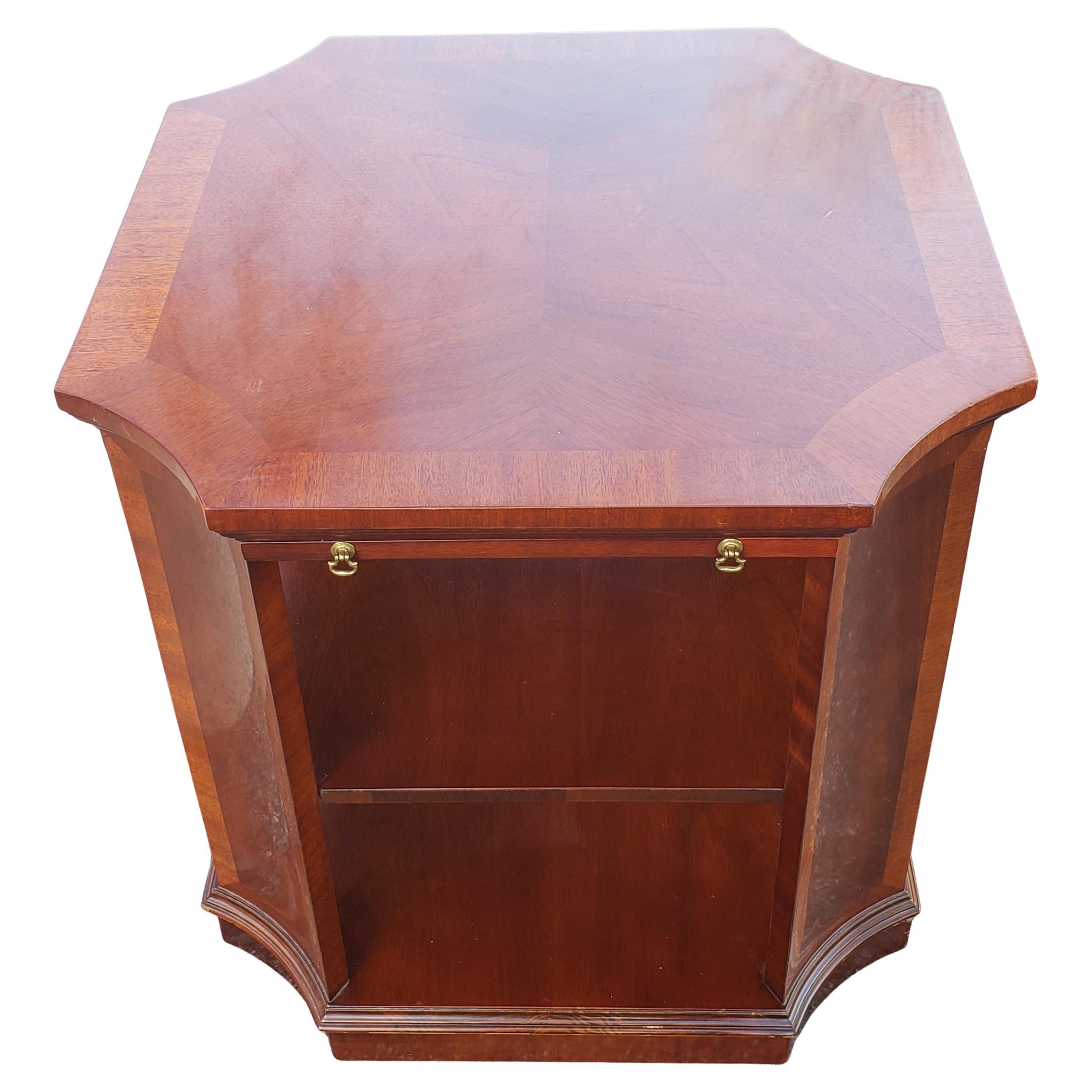 Kindel Mahogany Bookmatched Banded Top Side Table Occasional Table For Sale