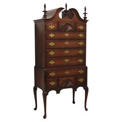 KINDEL commode haute en acajou de style Queen Anne