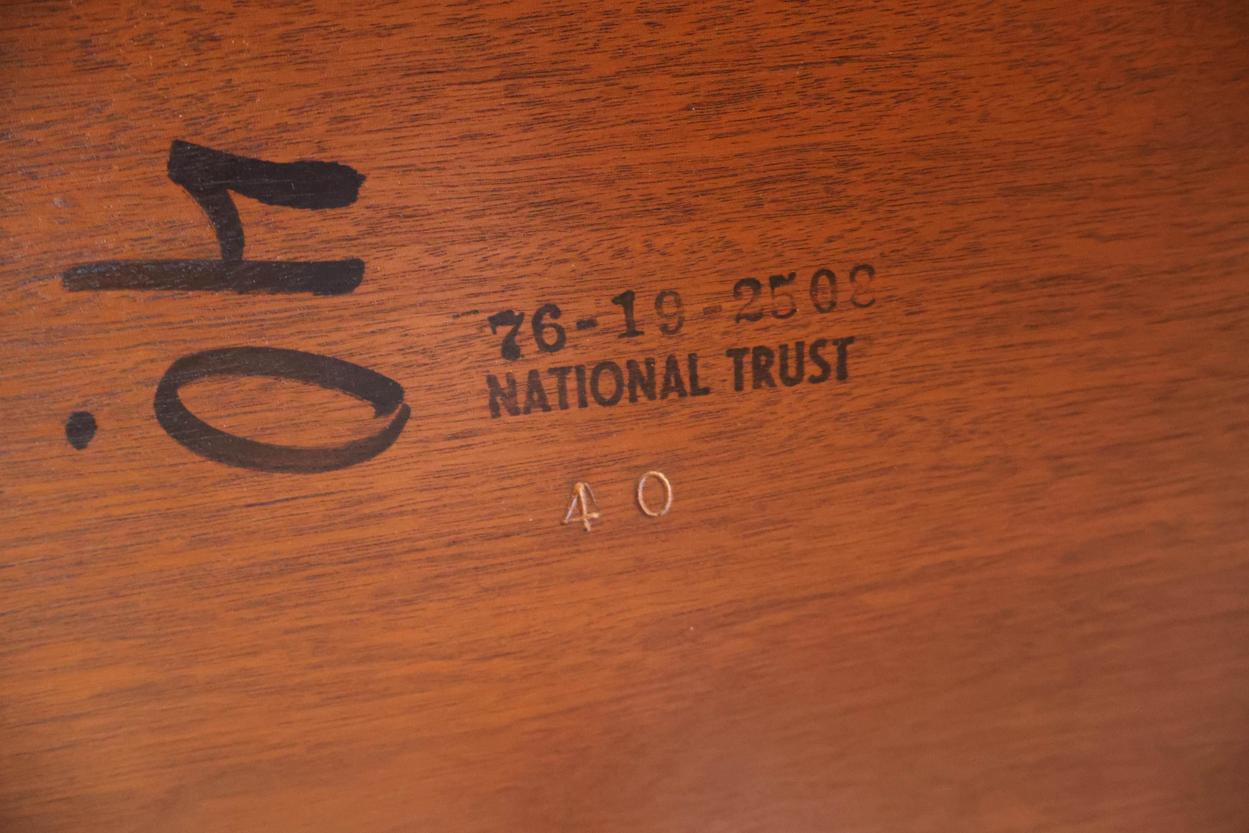 Kindel National Trust Empire Neo Classical Style Mahogany Dining Table en vente 6