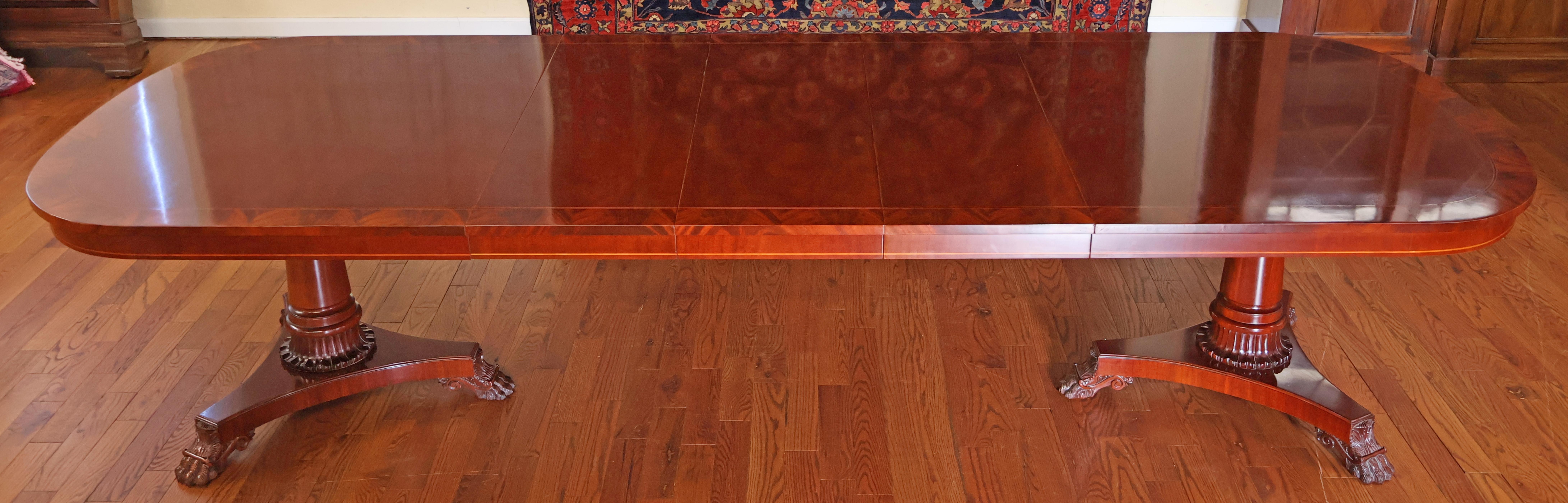 Empire américain Kindel National Trust Empire Neo Classical Style Mahogany Dining Table en vente