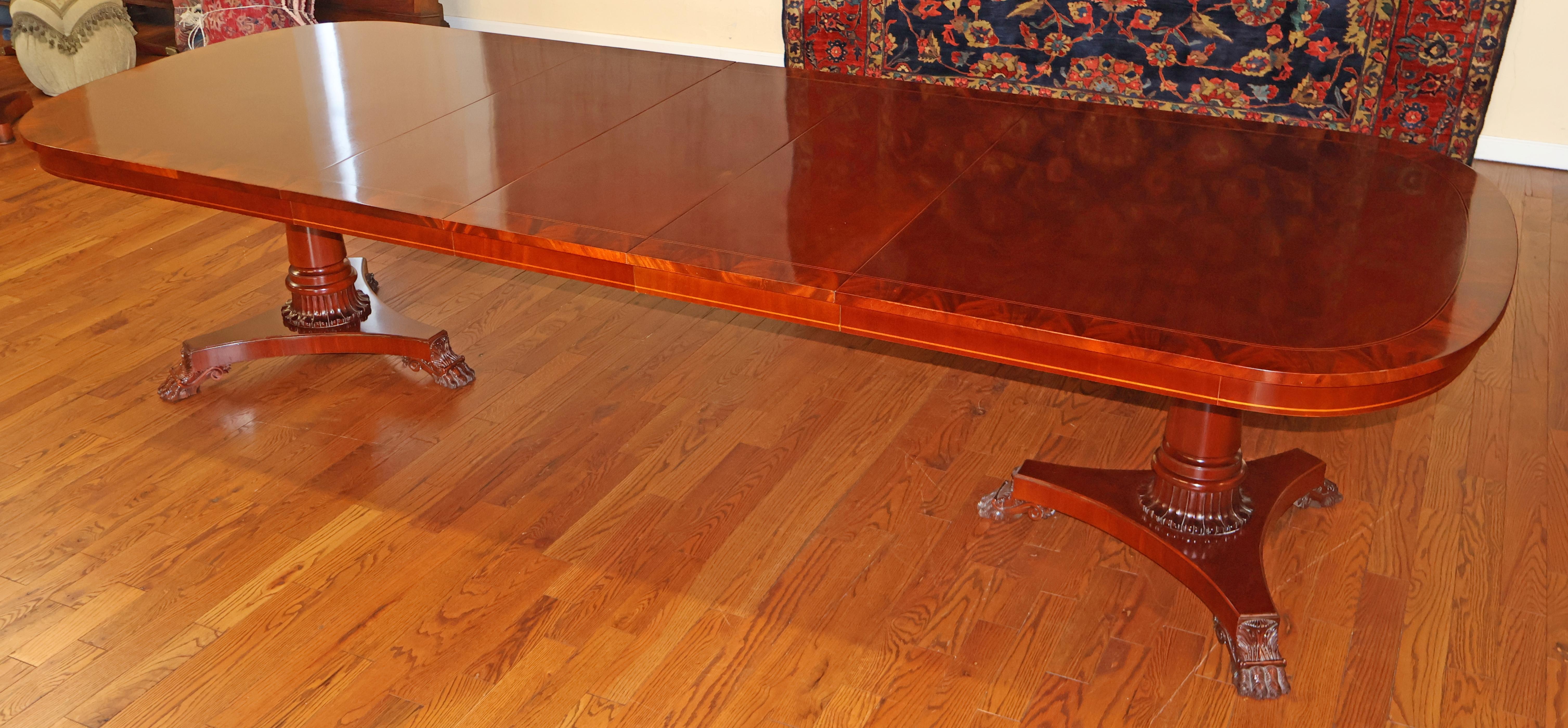 Américain Kindel National Trust Empire Neo Classical Style Mahogany Dining Table en vente