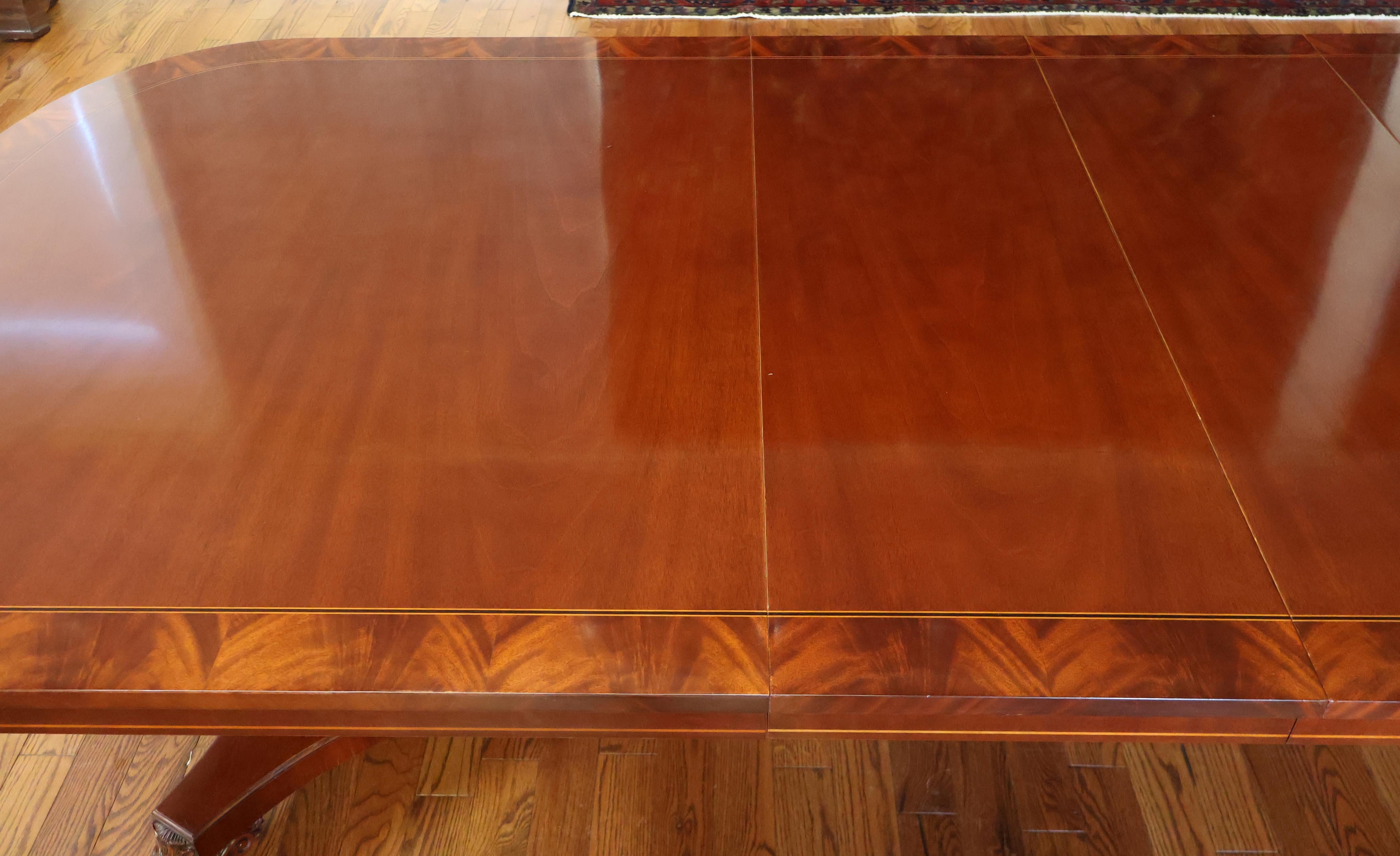 Acajou Kindel National Trust Empire Neo Classical Style Mahogany Dining Table en vente