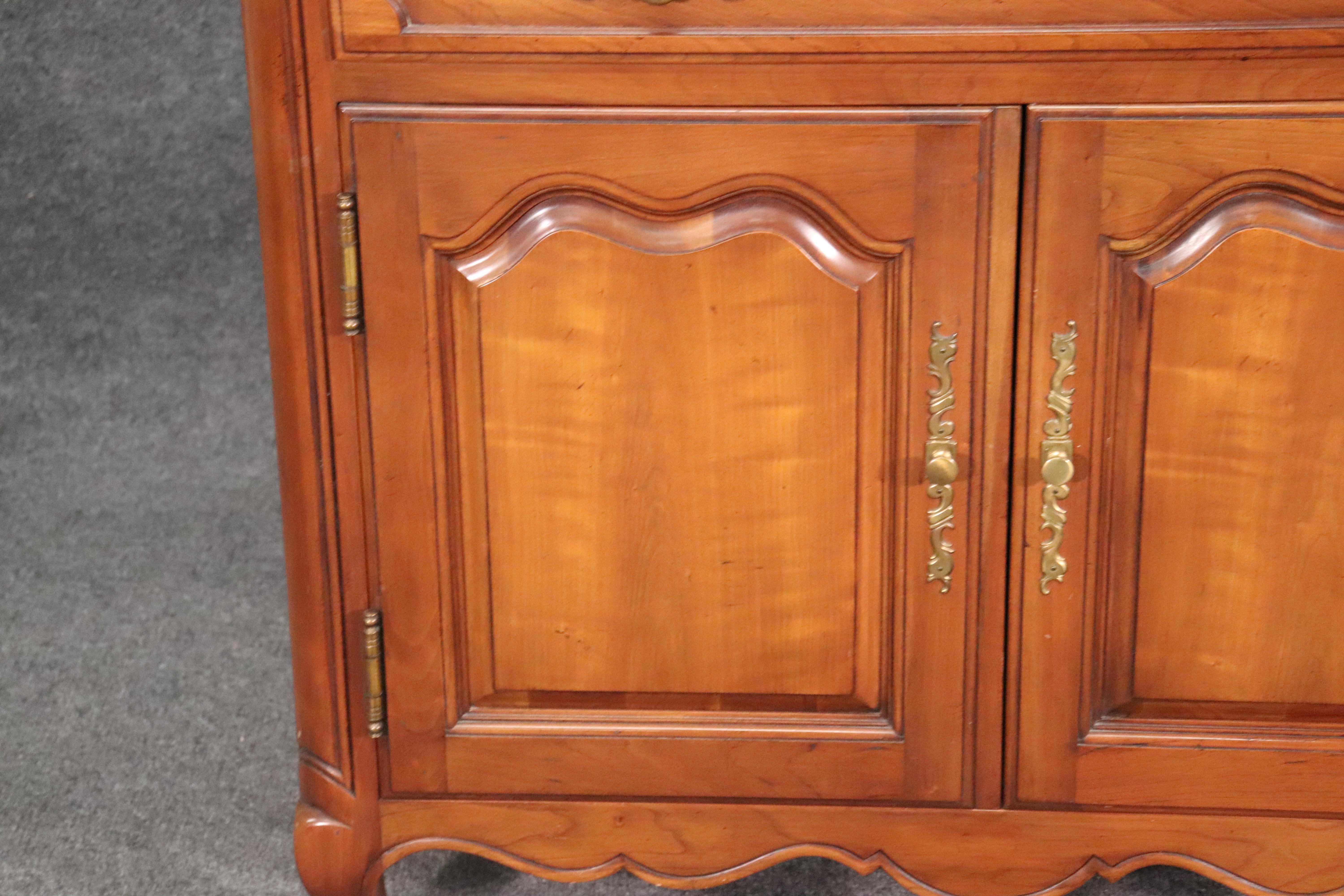 Kindel Solid Cherry French Louis XV Style Buffet Server Commode In Good Condition In Swedesboro, NJ
