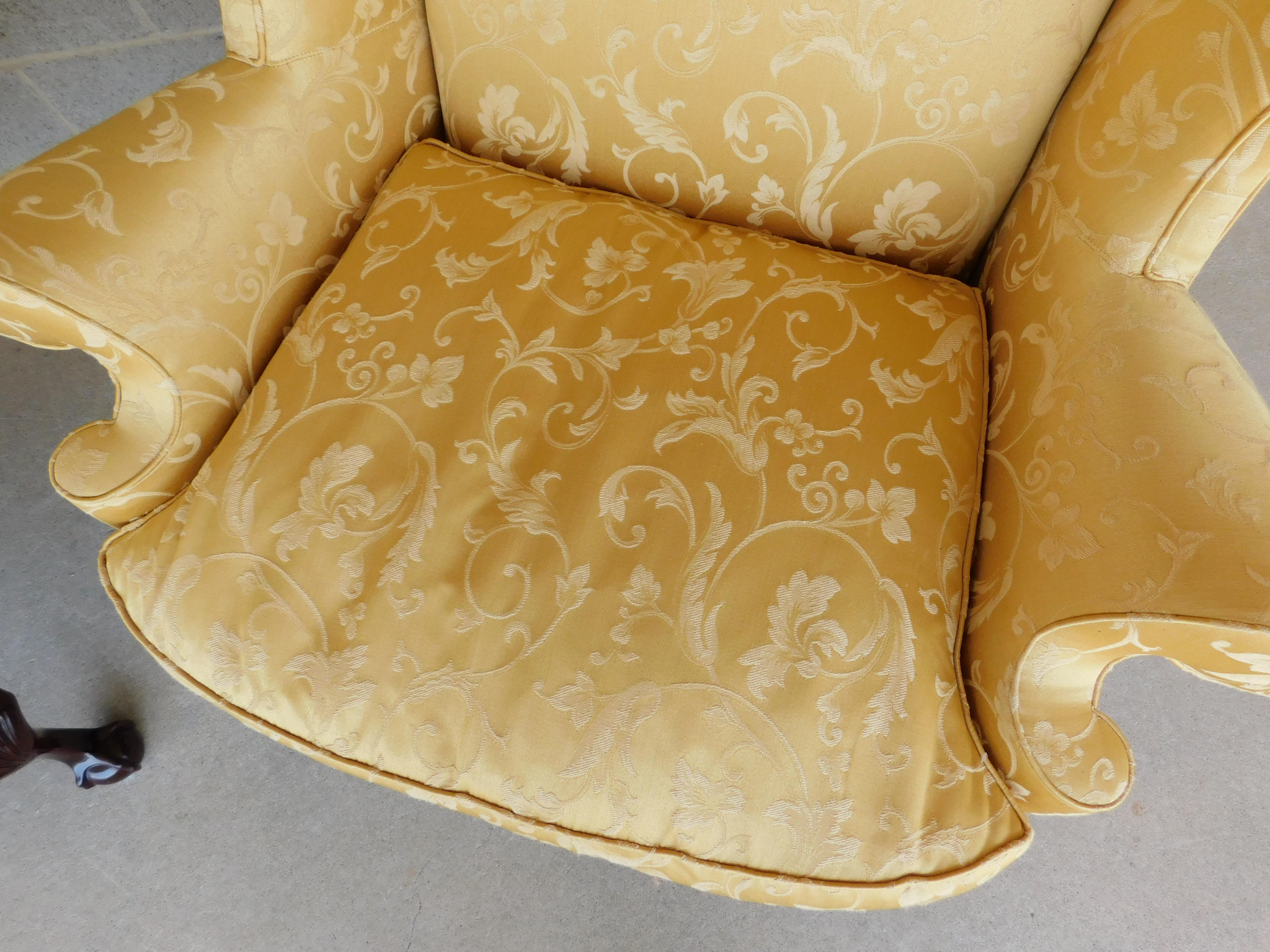 Paire de chaises à dossier à ailes de style Chippendale de la collection Winterthur en vente 8