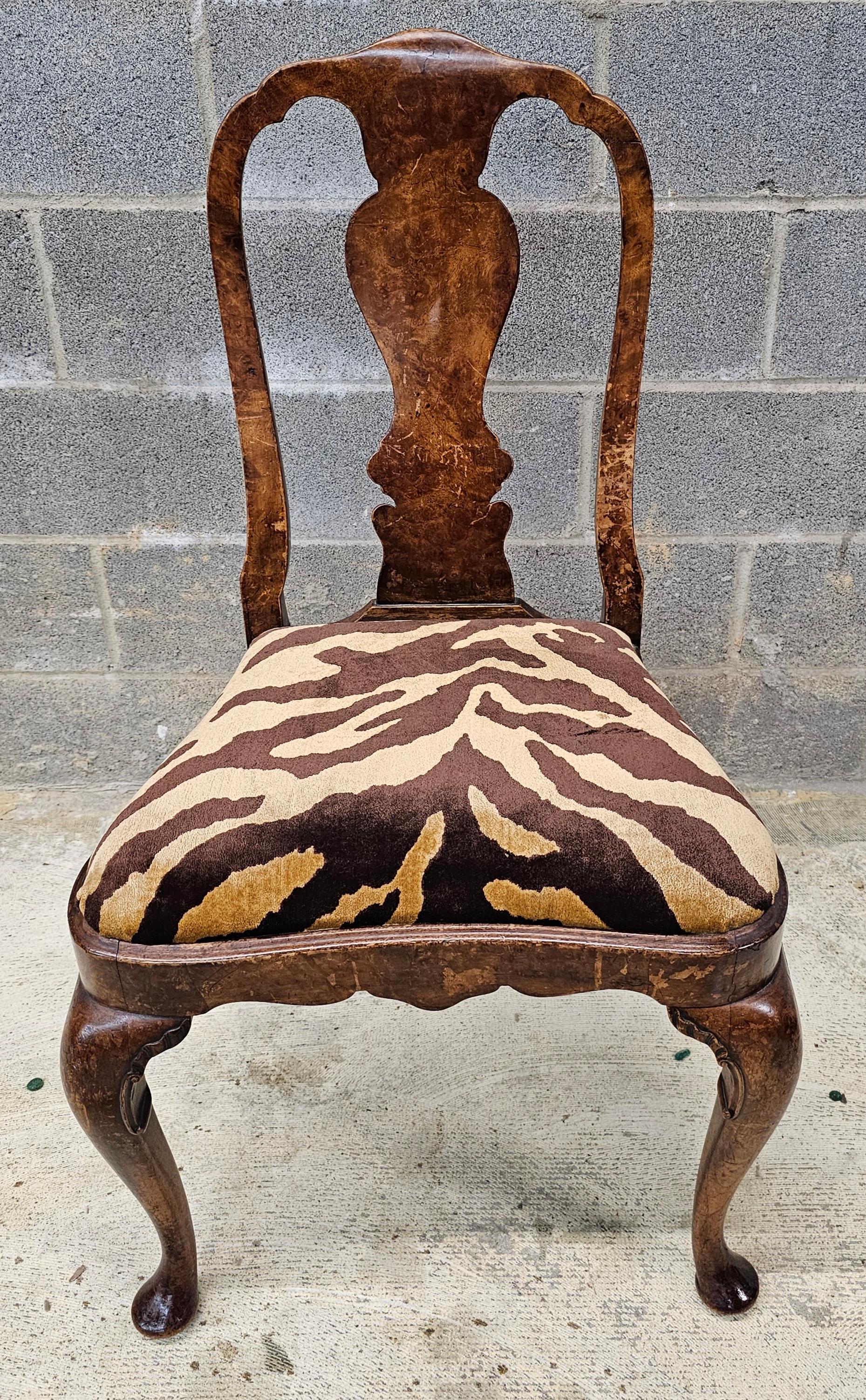 20ème siècle Kindel Winterthur Collection Sal Georgian acajou massif sculpté et siège tapissé zébré Chaise d'appoint. Des chaises extrêmement bien construites qui dureront de nombreuses années.
Mesure 22