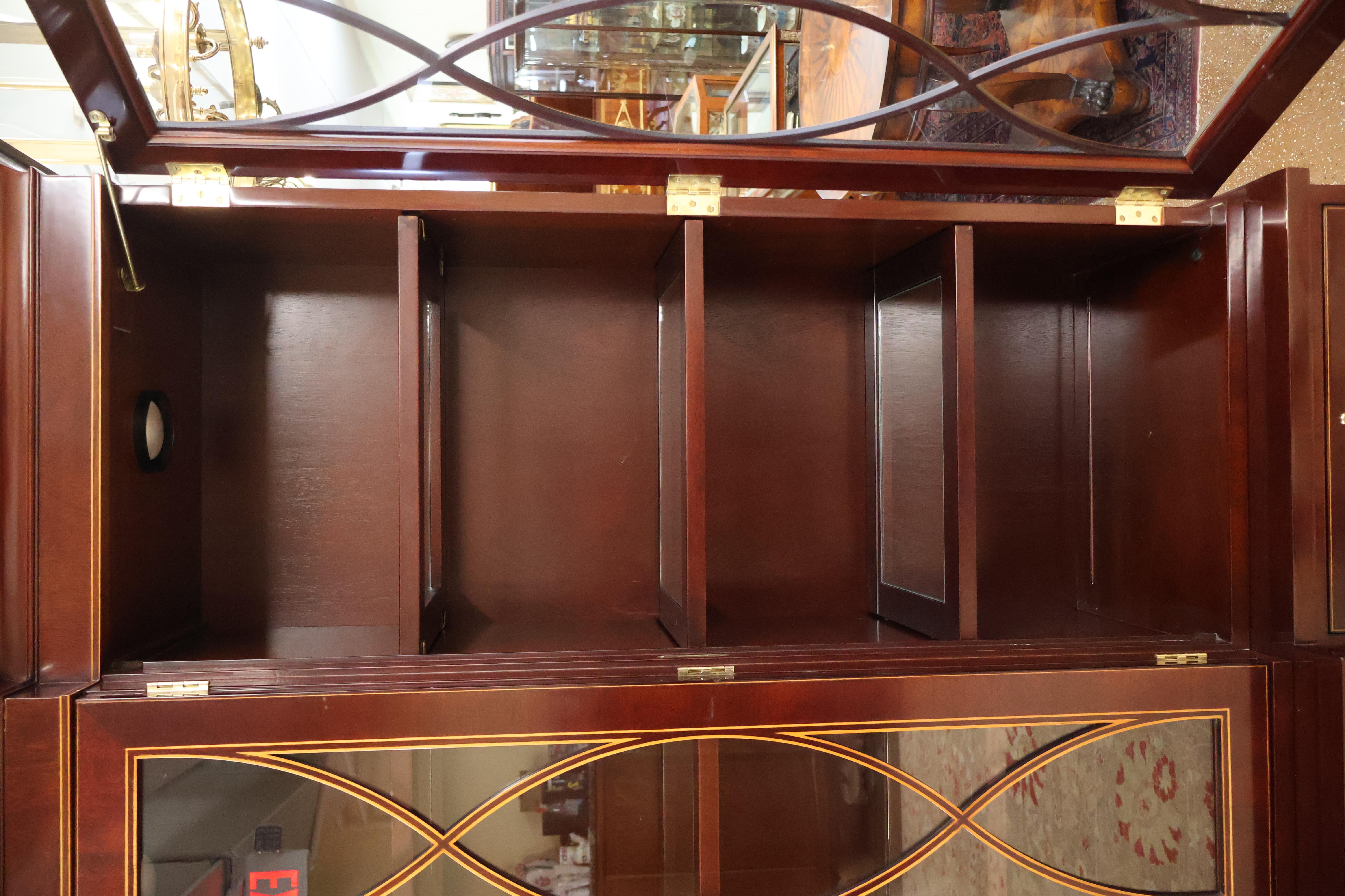 Kindel Winterthur Collection Acajou Marqueterie Bibliothèque Cabinet de Chine Breakfront en vente 3