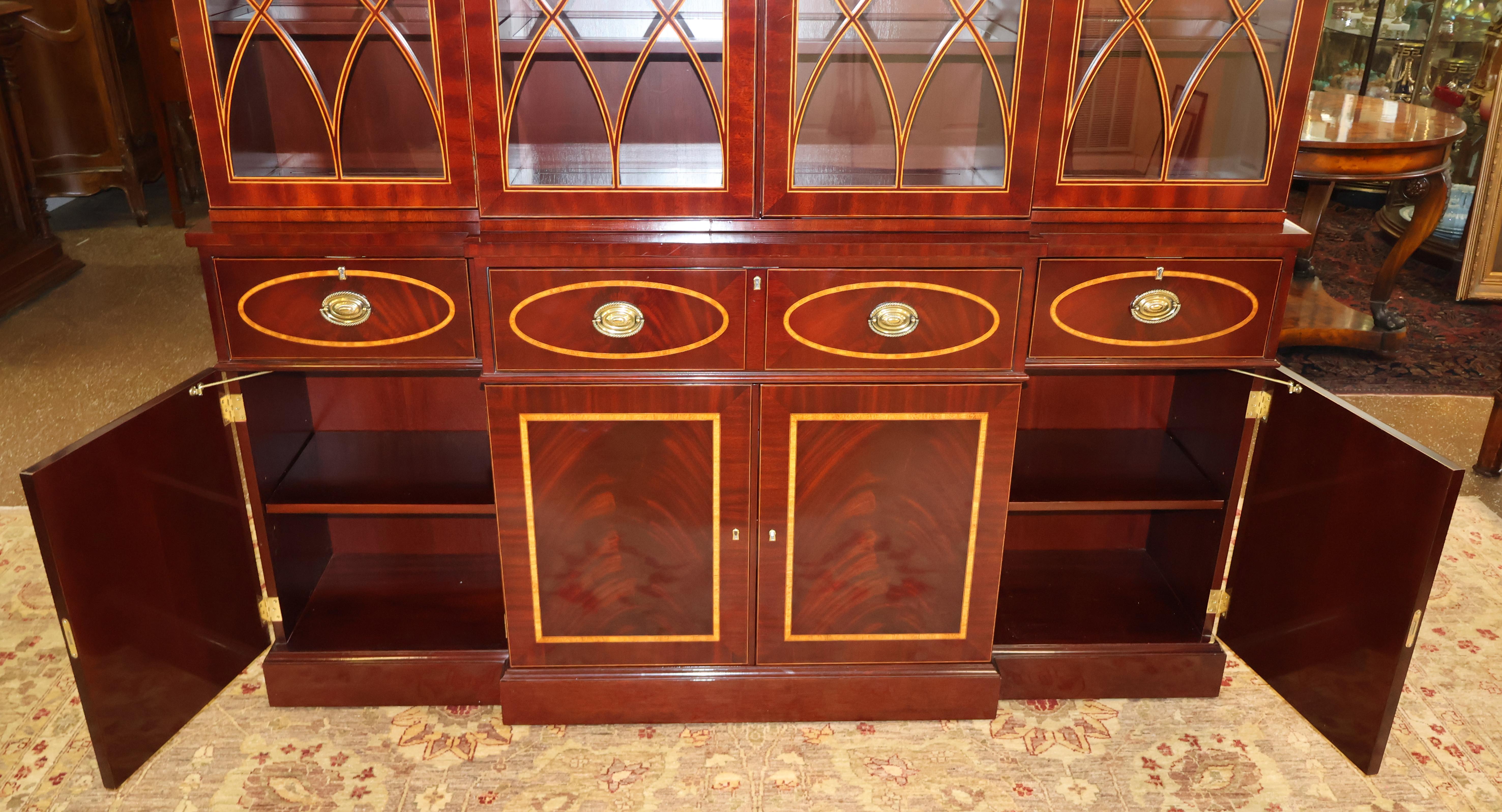 Kindel Winterthur Collection Acajou Marqueterie Bibliothèque Cabinet de Chine Breakfront en vente 7