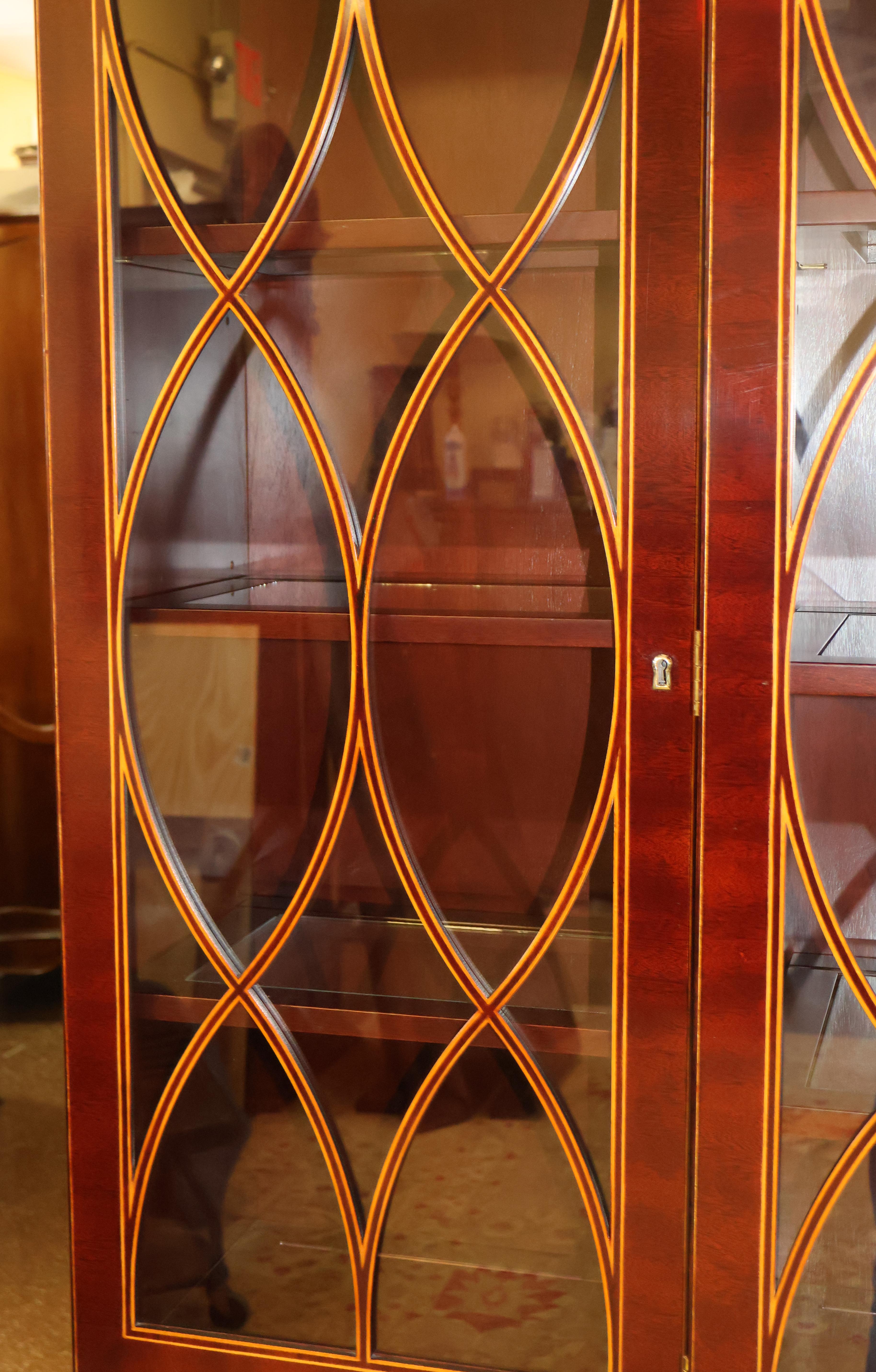 Kindel Winterthur Collection Acajou Marqueterie Bibliothèque Cabinet de Chine Breakfront en vente 9