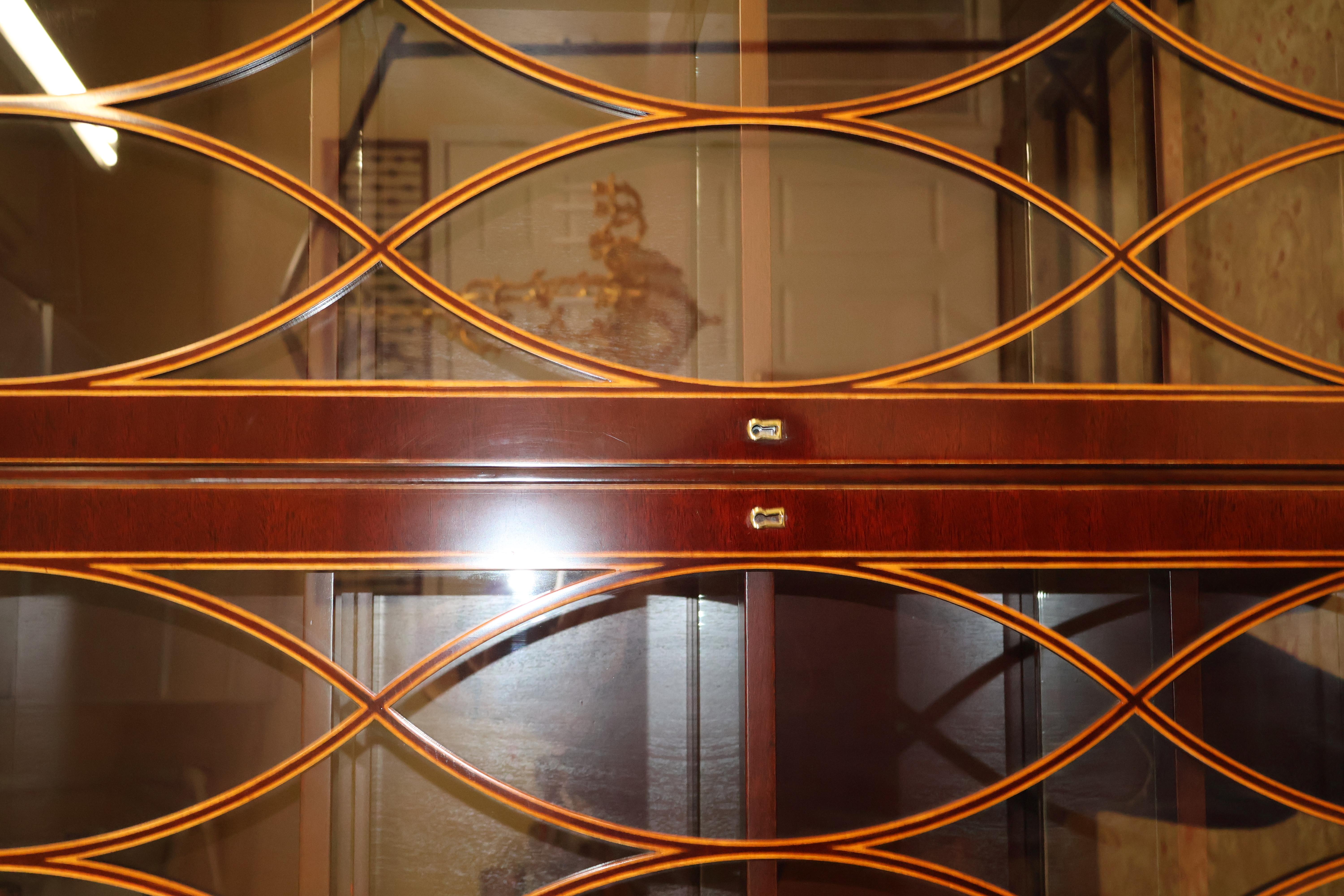 Kindel Winterthur Collection Acajou Marqueterie Bibliothèque Cabinet de Chine Breakfront en vente 10
