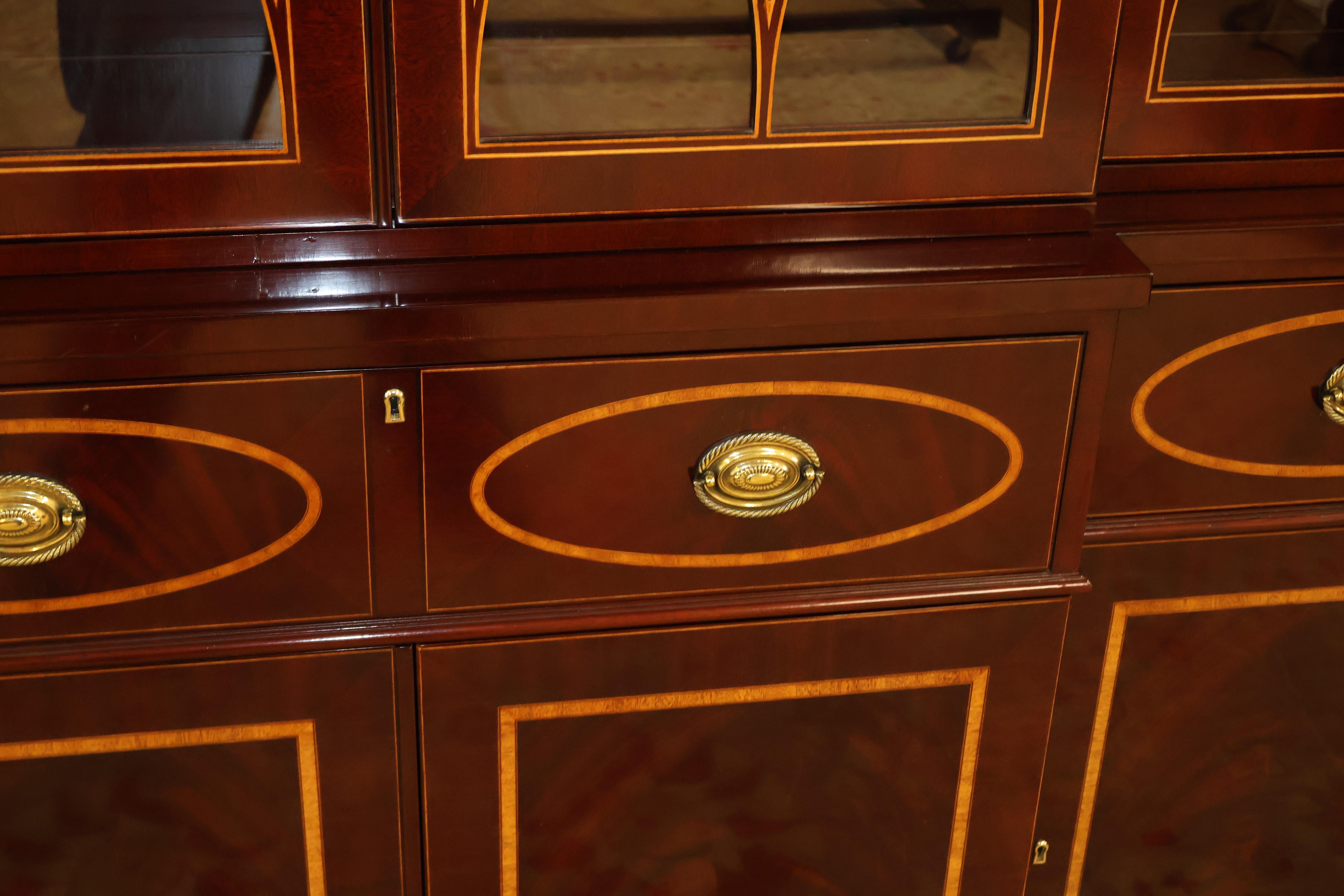 Kindel Winterthur Collection Acajou Marqueterie Bibliothèque Cabinet de Chine Breakfront en vente 12