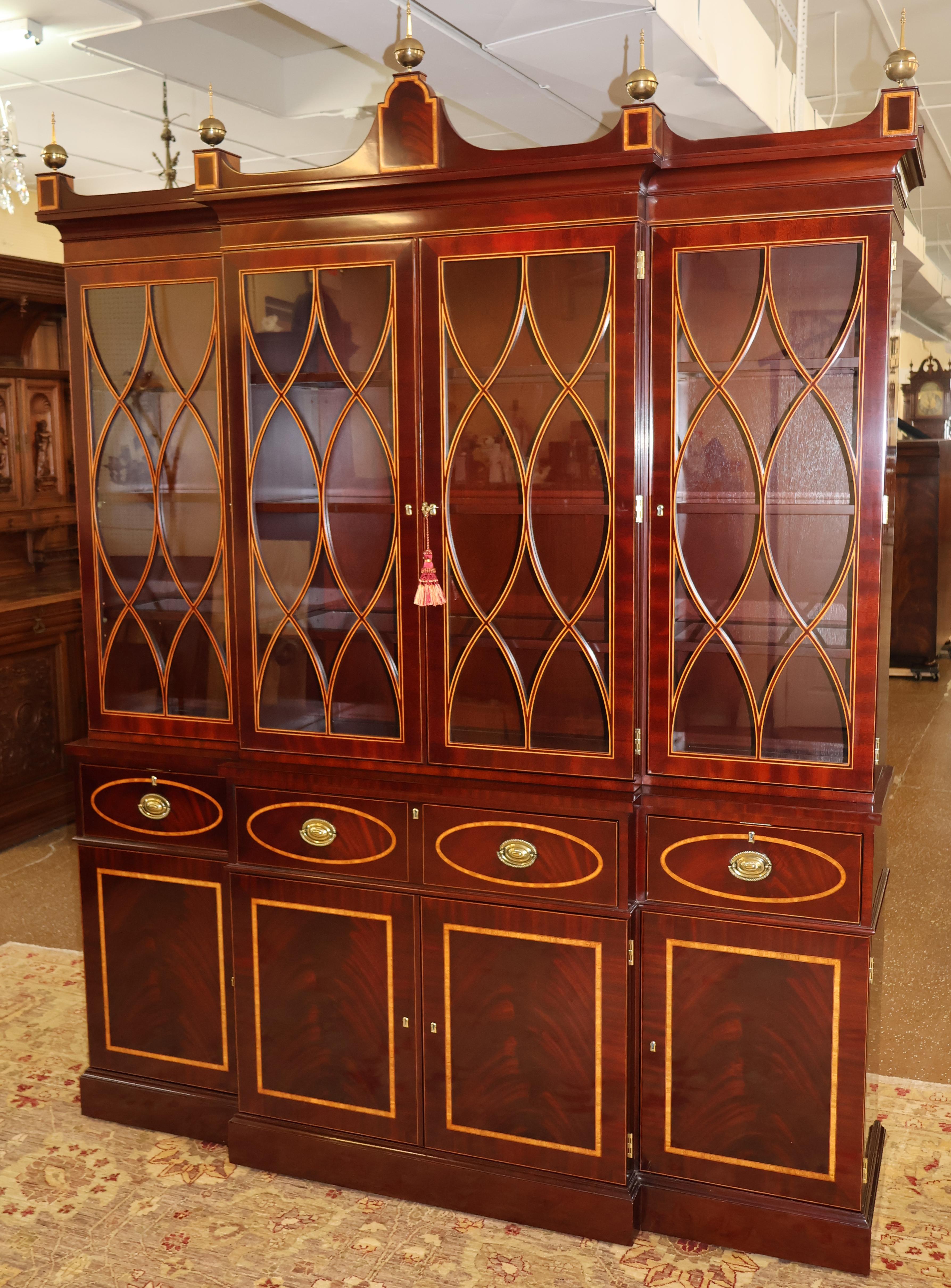 Regency Kindel Winterthur Collection Acajou Marqueterie Bibliothèque Cabinet de Chine Breakfront en vente