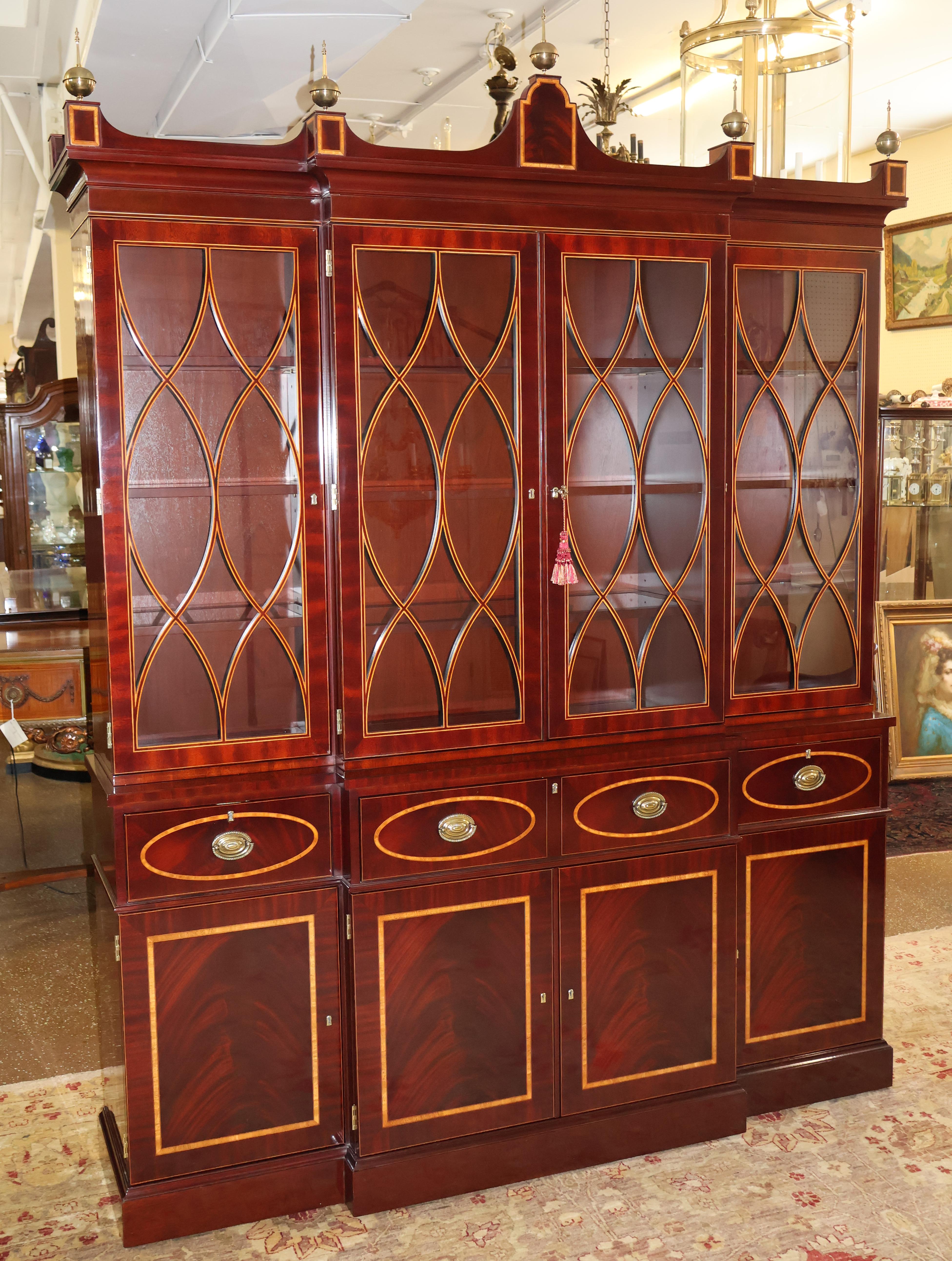 Américain Kindel Winterthur Collection Acajou Marqueterie Bibliothèque Cabinet de Chine Breakfront en vente