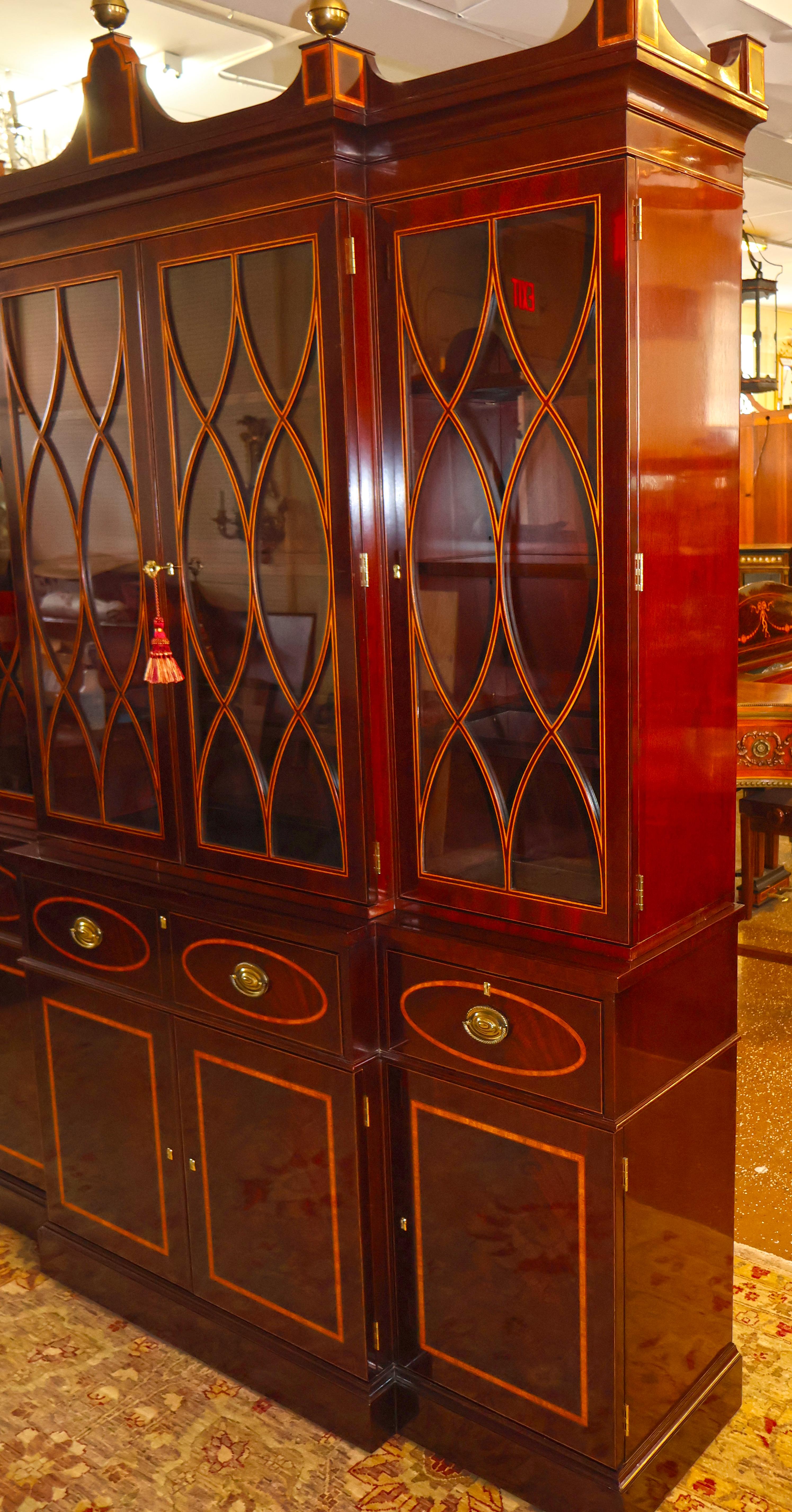 XXIe siècle et contemporain Kindel Winterthur Collection Acajou Marqueterie Bibliothèque Cabinet de Chine Breakfront en vente