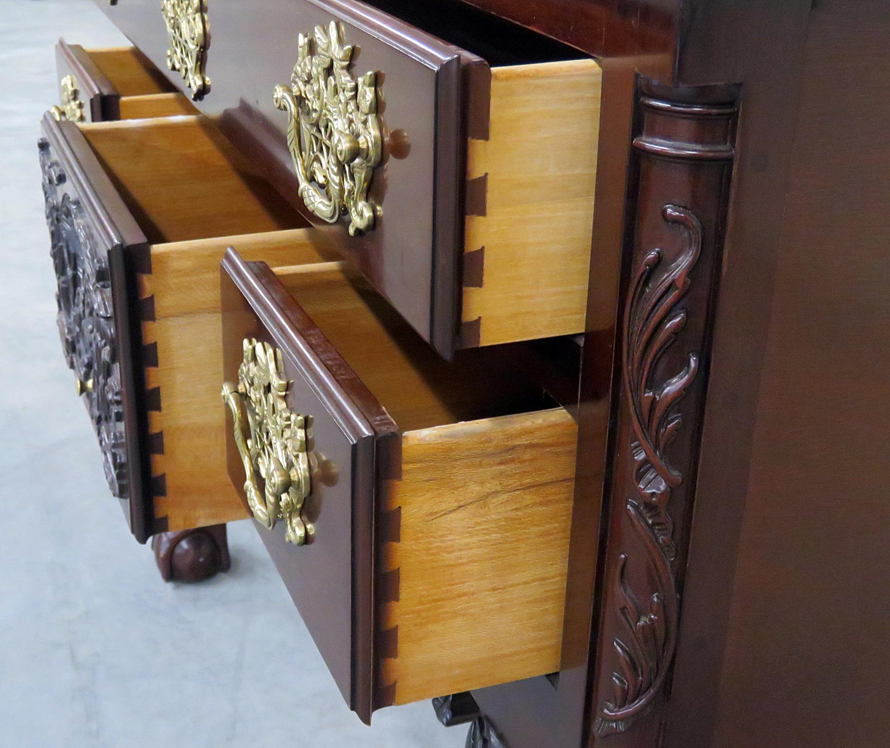 Kindel Winterthur Georgian Style Lowboy In Good Condition In Swedesboro, NJ