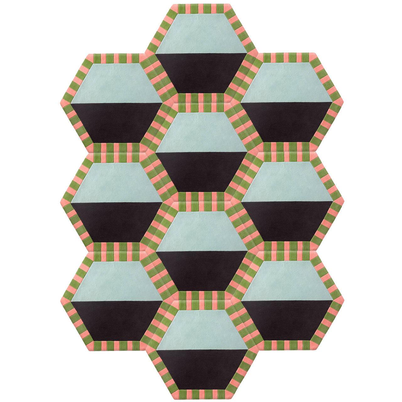 Kinder MODERN Extended Honeycomb Hexagon Rug in 100% New Zealand Wool In New Condition For Sale In New York, NY