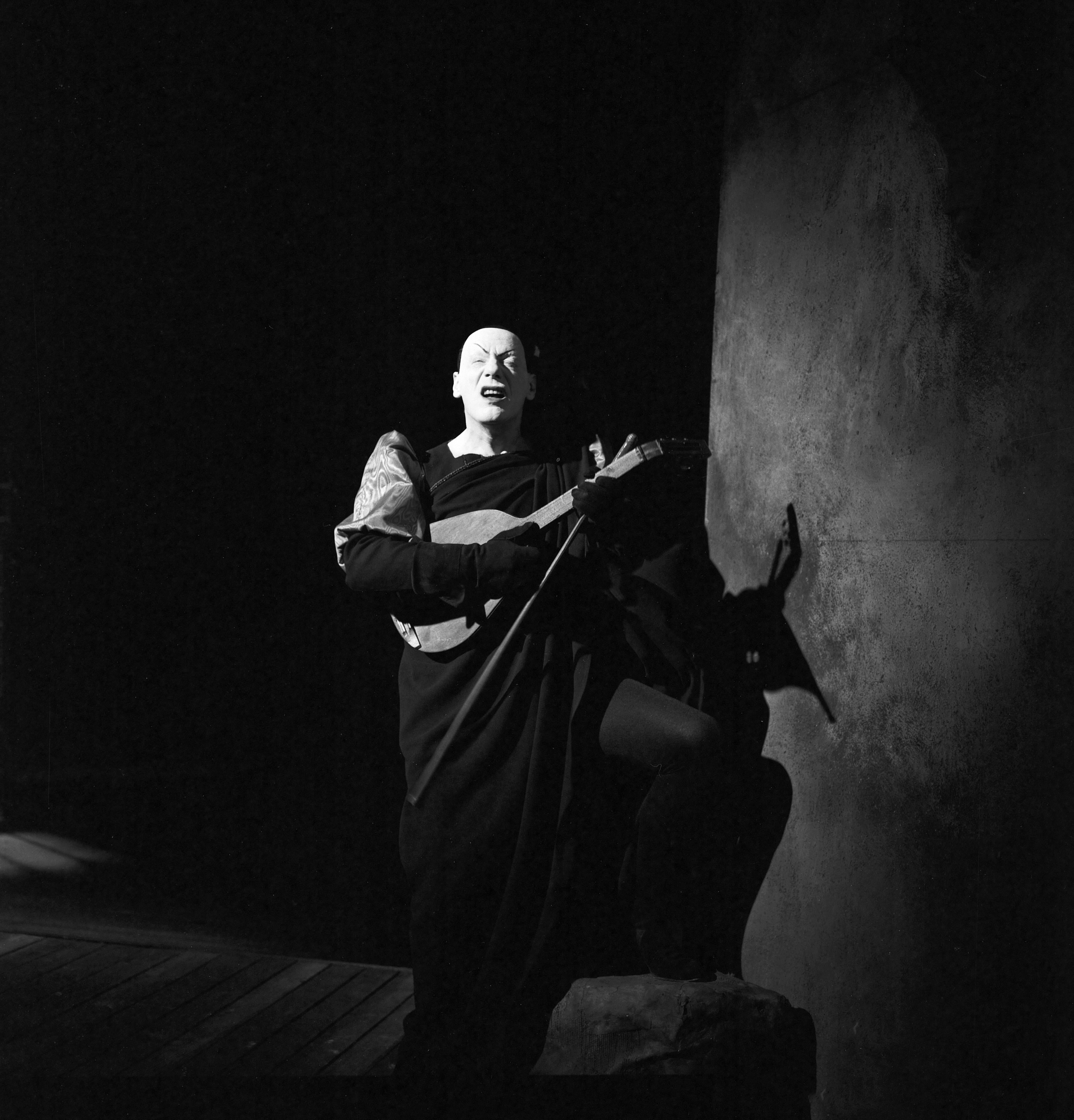 Kindermann Portrait Photograph - Sell your soul - Mephisto performing in Faust